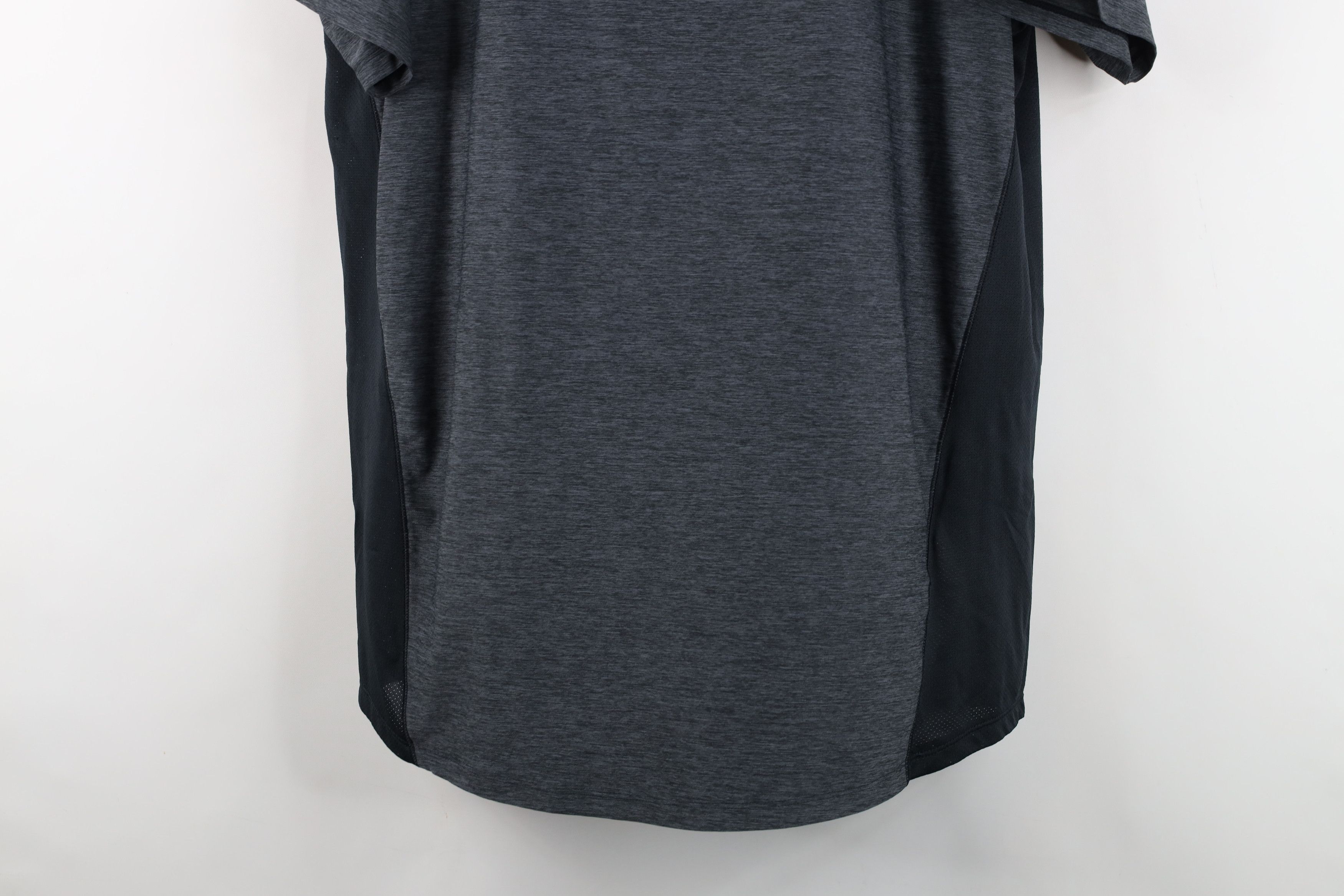 Under Armour Under Armour University of Cincinnati Basketball T-Shirt Size US XL / EU 56 / 4 - 3 Thumbnail