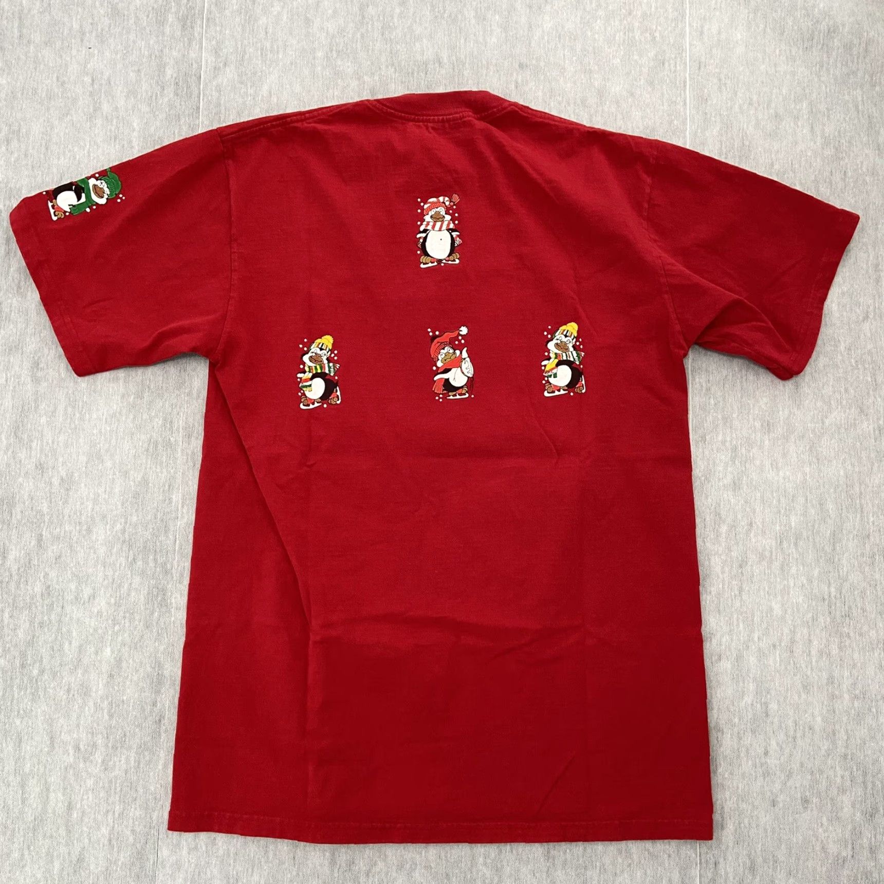 Jerzees VINTAGE Jerzees 90s Christmas Shirt Adult Large Red Penguins Slim Fit Mens T-Shirt Size US L / EU 52-54 / 3 - 2 Thumbnail