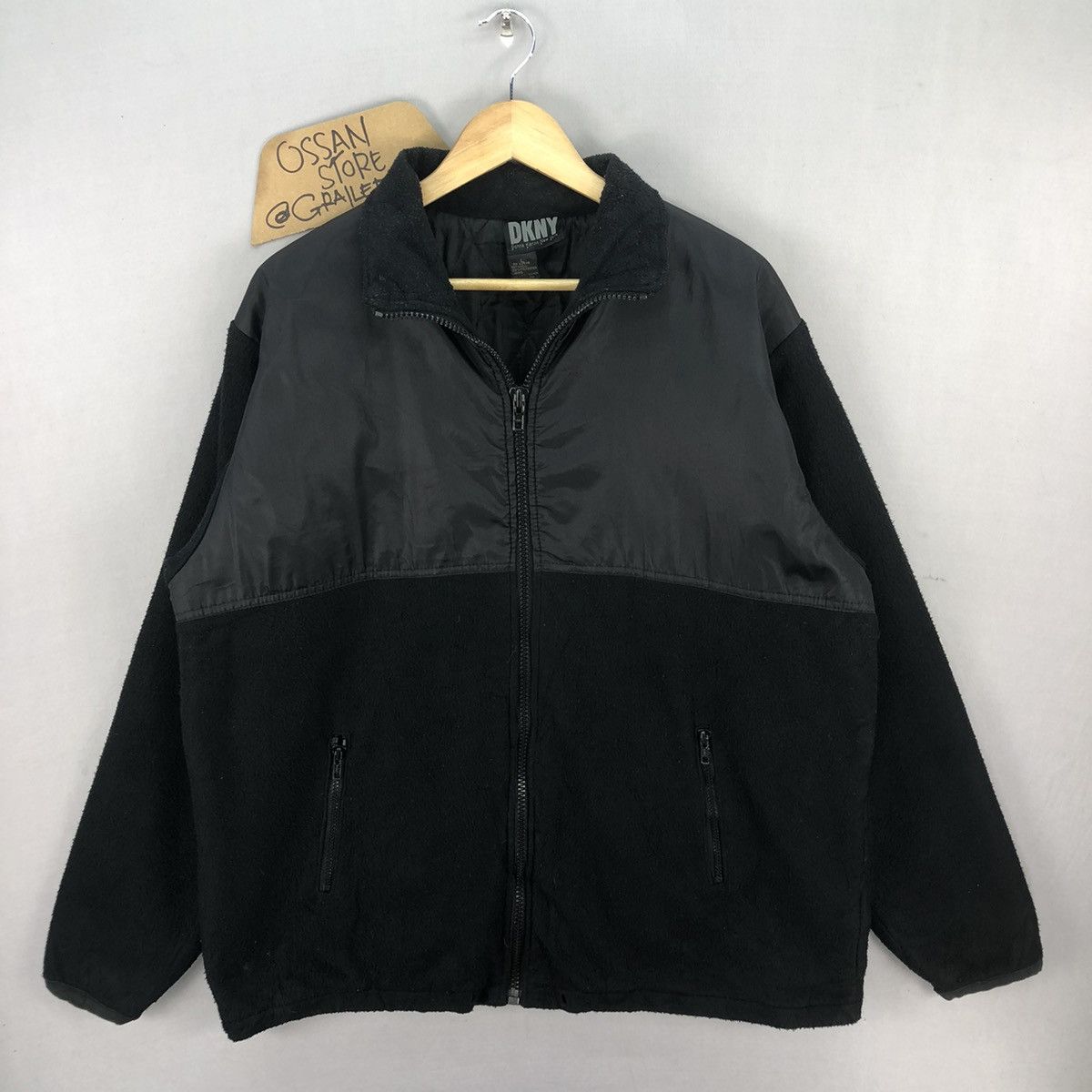 DKNY DKNY Donna Karan Back Spellout Zipper Fleece Jacket Size US XL / EU 56 / 4 - 1 Thumbnail