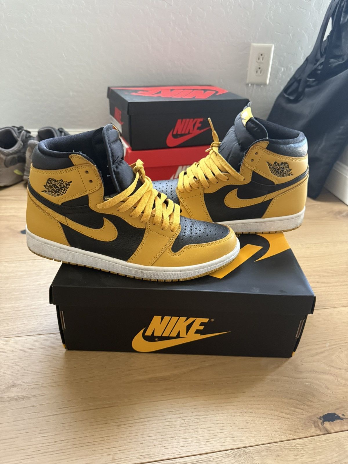 Jordan Brand NIKE AIR JORDAN 1 “POLLEN” HI TOP SNEAKERS Size US 9.5 / EU 42-43 - 1 Thumbnail