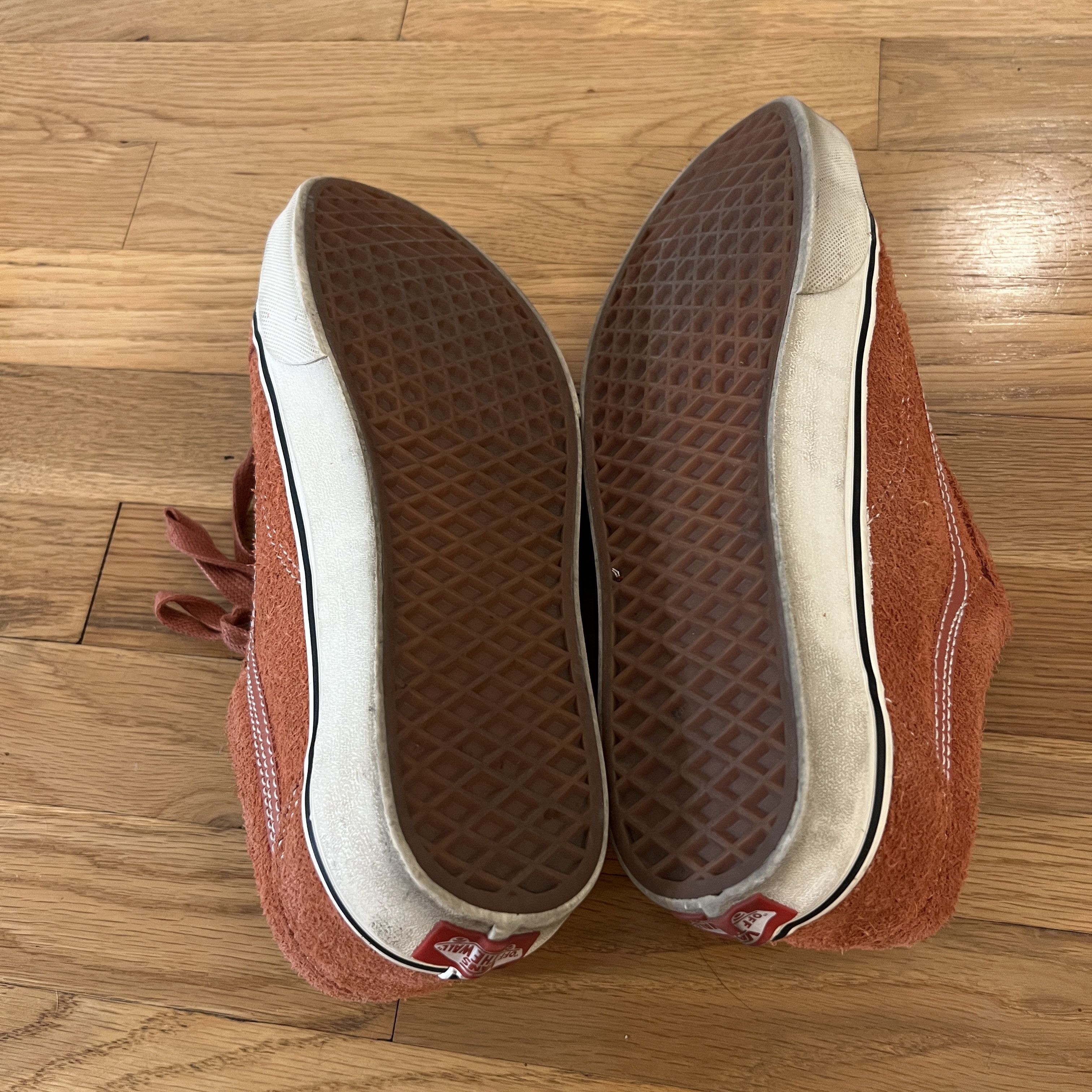 Vans Old Skool Hairy Suede Hot Sauce / Snow White Skating Shoe Size US 9.5 / EU 42-43 - 8 Thumbnail