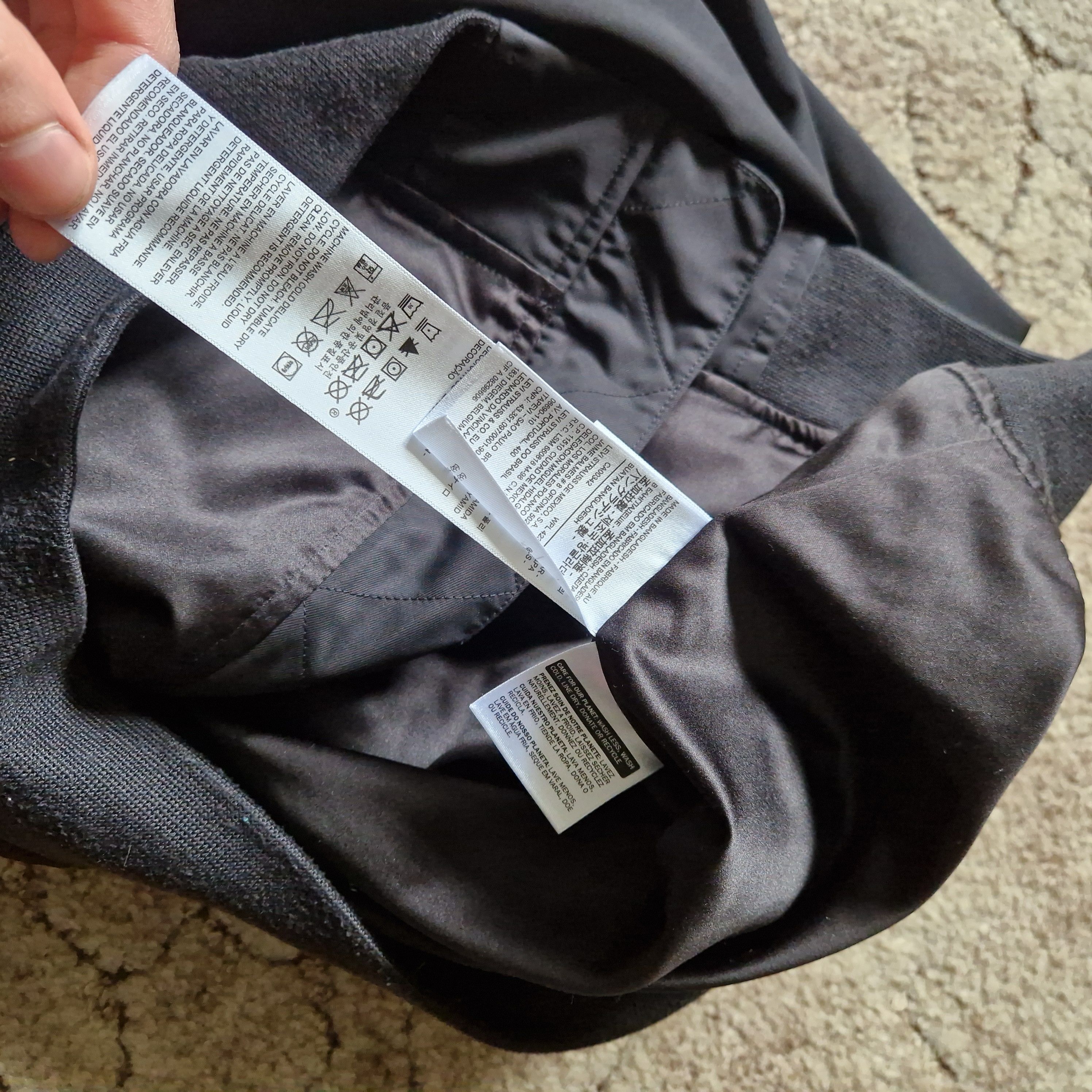 Levi's Levi’s Bomber Jacket – Black Nylon Outerwear (Size L) Size US L / EU 52-54 / 3 - 7 Thumbnail