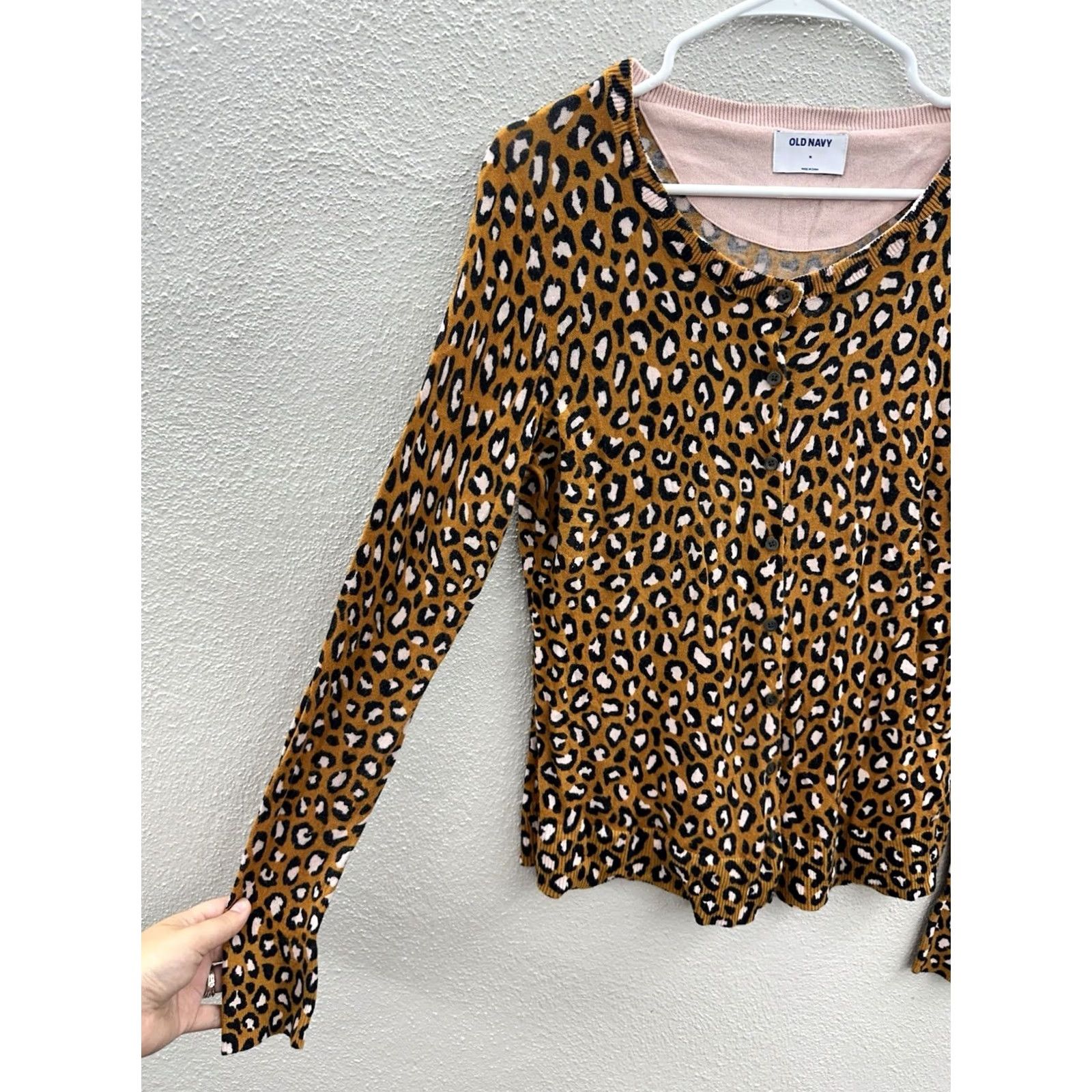 Old Navy Old Navy Cardigan Shirt Womens Brown Animal Print Button Up Long Sleeve Size M Regular Knit 100% Cotton Mens? Size M / US 6-8 / IT 42-44 - 2 Thumbnail