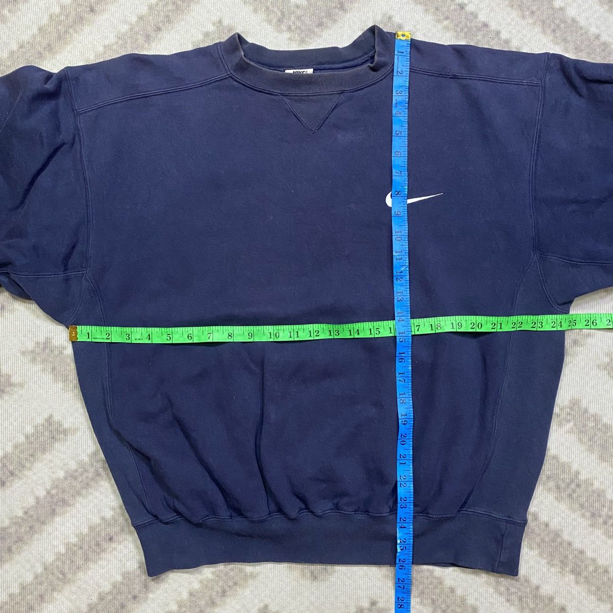 Nike Vintage Faded 90s NIKE Small Embroidered Swoosh Sweatshirt Size US L / EU 52-54 / 3 - 8 Thumbnail
