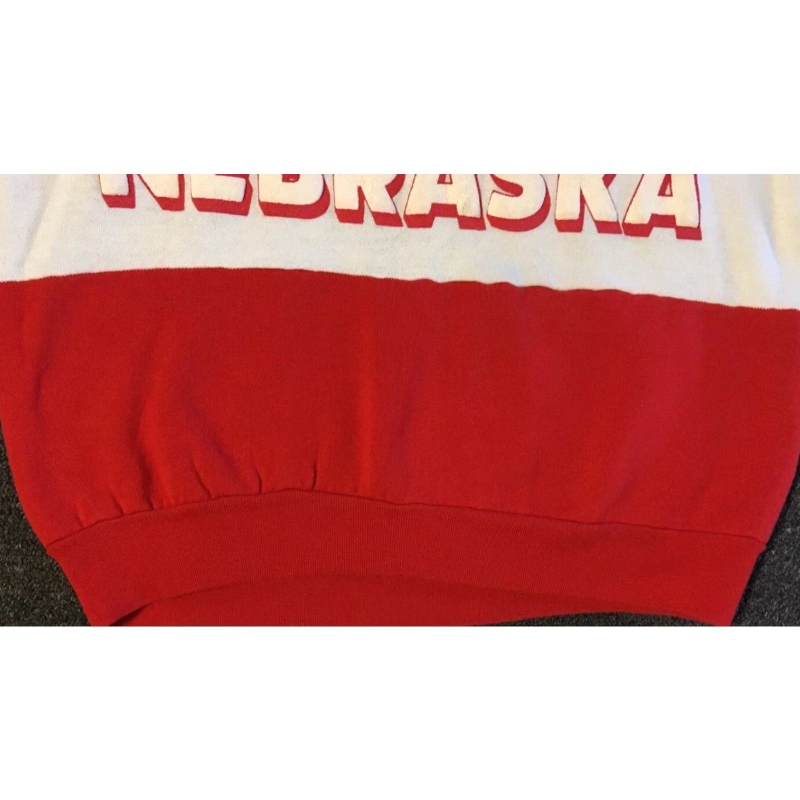 Vintage VINTAGE Cornhuskers 80s University Of Nebraska Faded Fiesta Bowl Sweatshirt Hoodie XS Red Football Size US XS / EU 42 / 0 - 6 Thumbnail