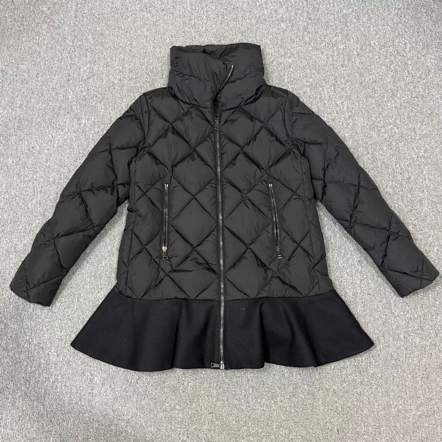 Moncler Moncler black gray blocked puffer size 2 99 new Size M / US 6-8 / IT 42-44 - 1 Thumbnail