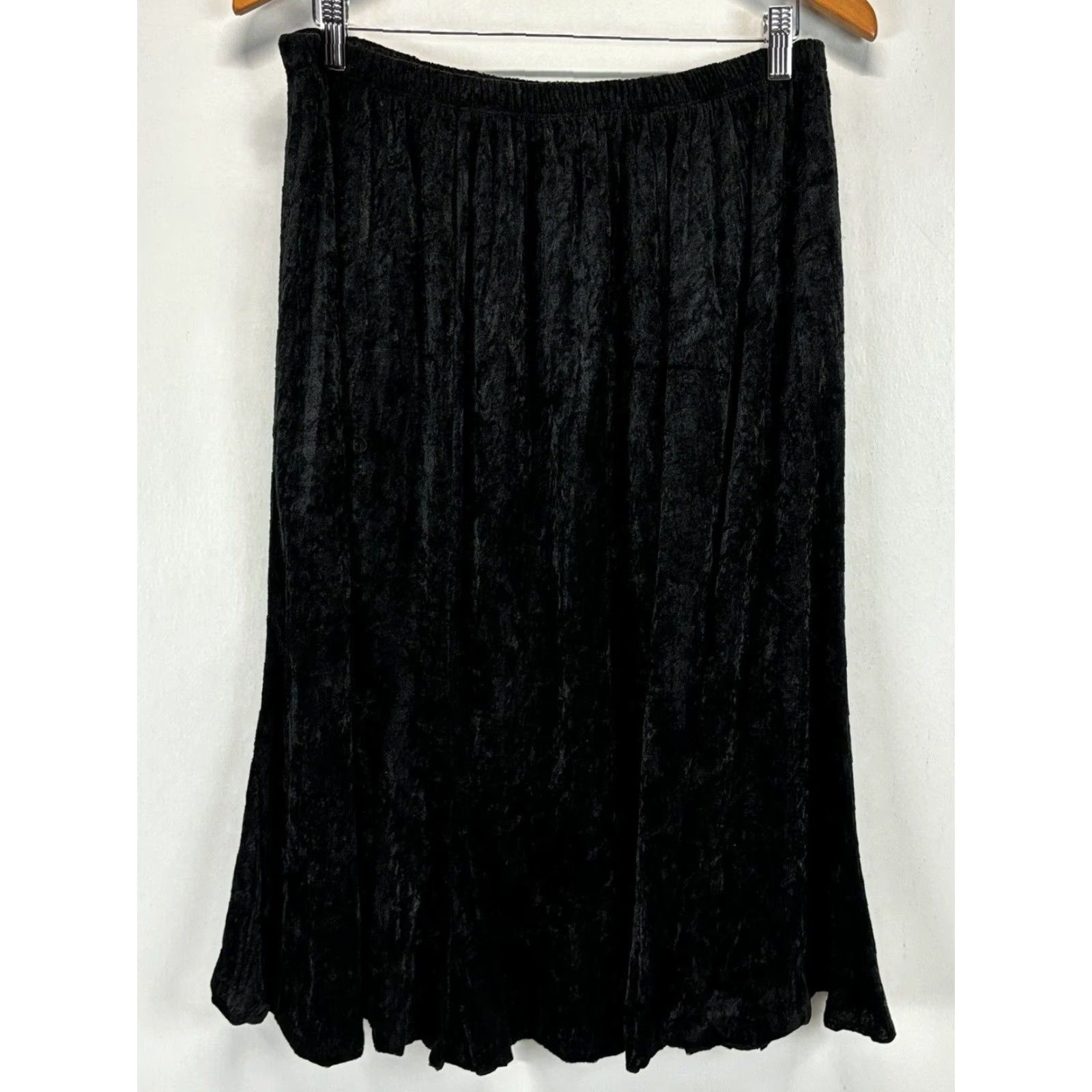 Velvet VINTAGE Susan Lawrence Black Velvet Midi Skirt Small Womens Witchy Peasant Style Size 28" / US 6 / IT 42 - 4 Thumbnail