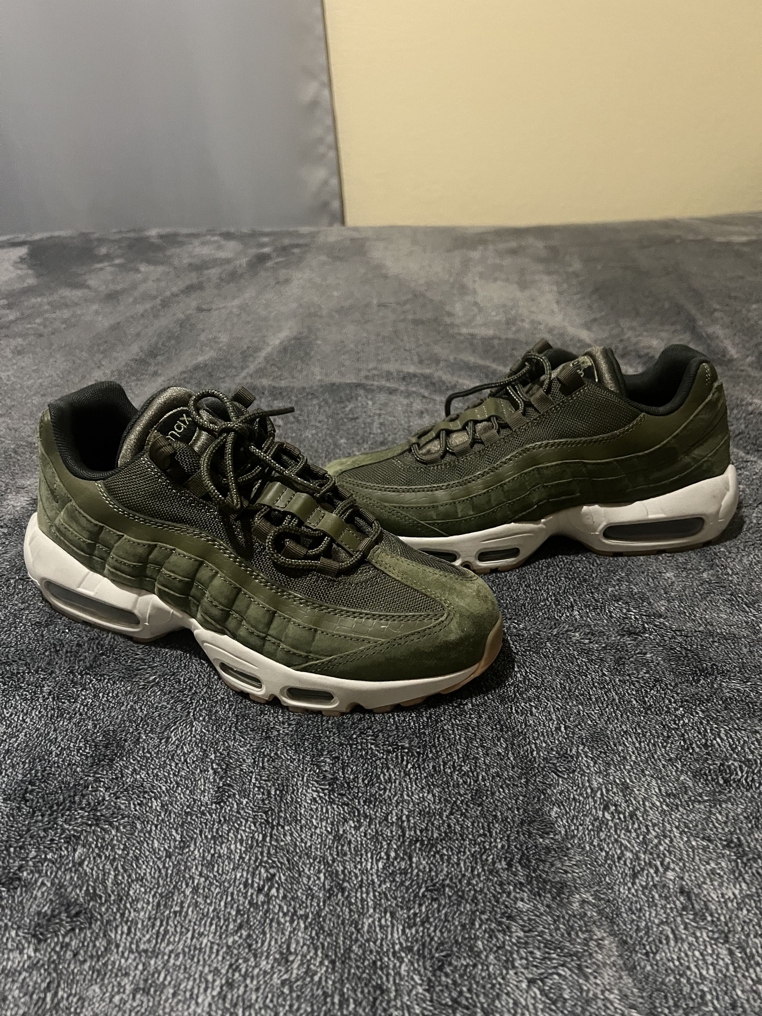 Nike Nike Air Max 95 SE SZ 8 Olive Canvas AJ2018-300 Size US 8 / EU 41 - 1 Thumbnail