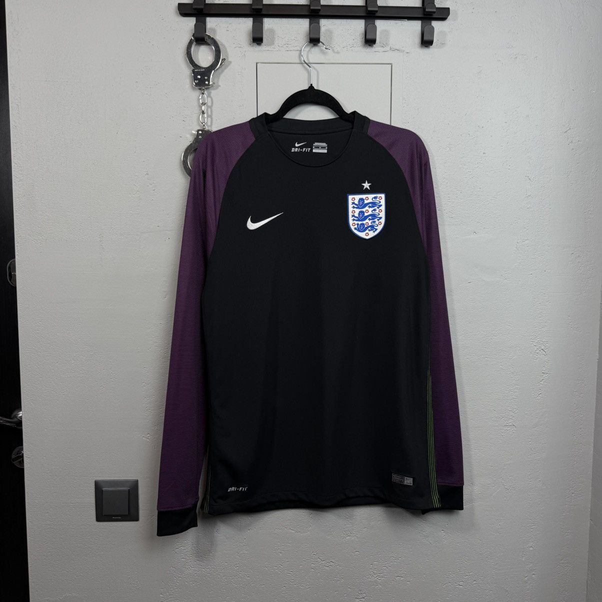 Nike Vintage Nike England Match Warn Style Jersey Long Sleeve Size US M / EU 48-50 / 2 - 1 Thumbnail