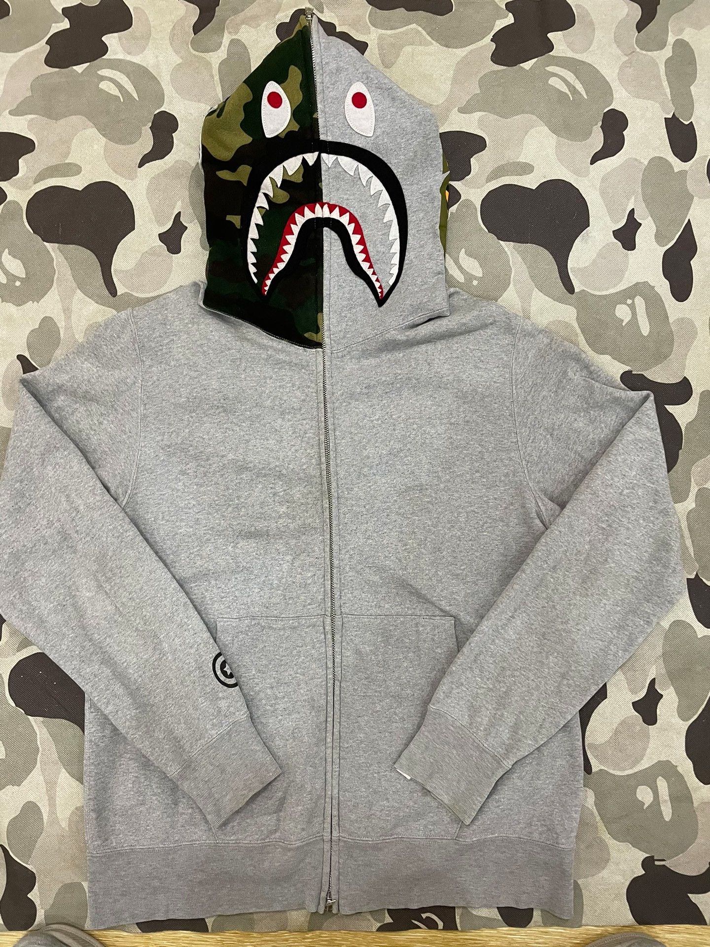 Bape Bape Multi Shark Sweatshirt Pullover Size US L / EU 52-54 / 3 - 1 Thumbnail