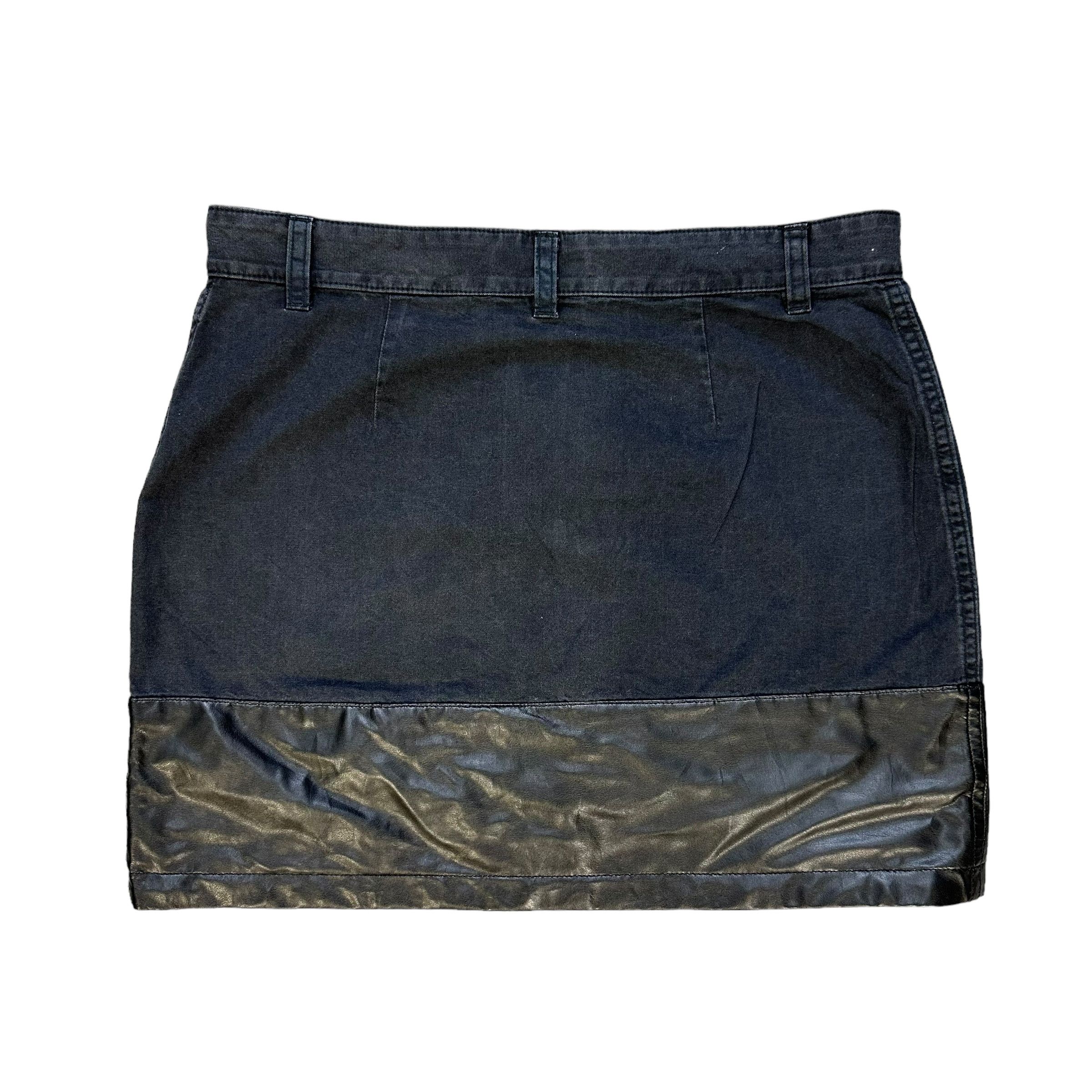 A.P.C. A.P.C. Rue Madame Paris Hybrid Denim Mini Skirt #A32-0732 Size 30" / US 8 / IT 44 - 8 Thumbnail