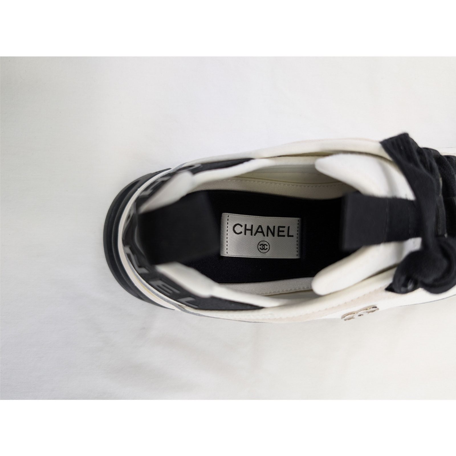 Chanel o1rshd1 Low Top Sneakers in White/Black Size US 10 / EU 43 - 15 Thumbnail