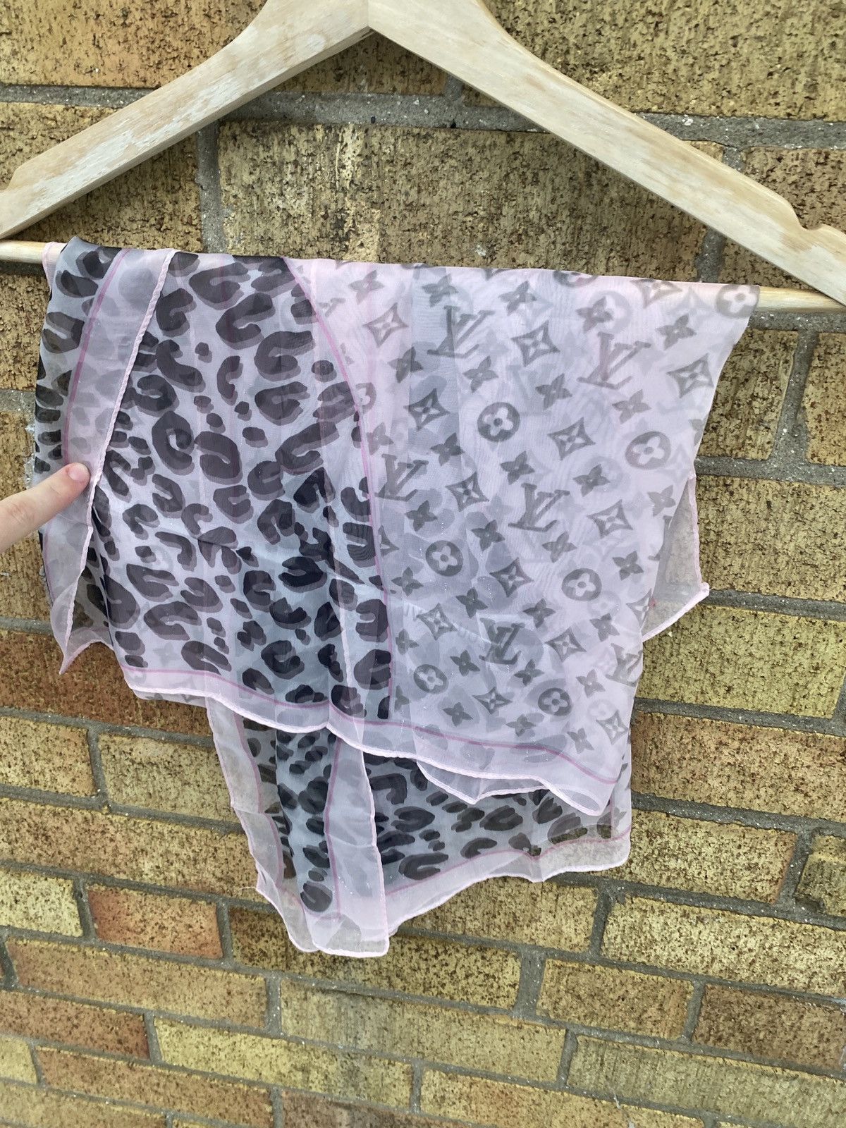 Louis Vuitton Pink 100% Silk Louis Vuitton Monogram Scarf Size ONE SIZE - 2 Thumbnail