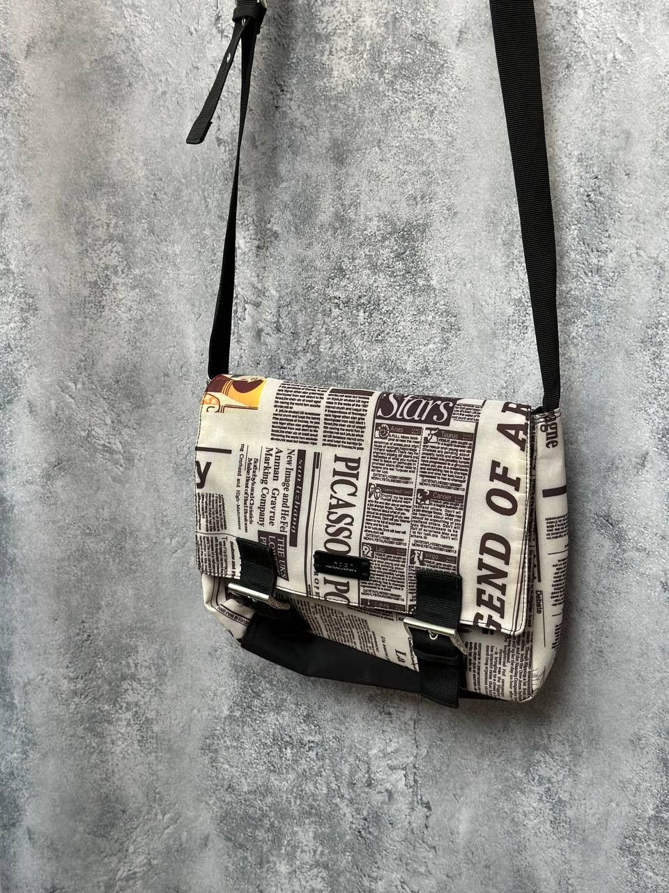 Designer L.Credi Gazette Print Crossbody Bag Newspaper Adjustable Size ONE SIZE - 2 Thumbnail