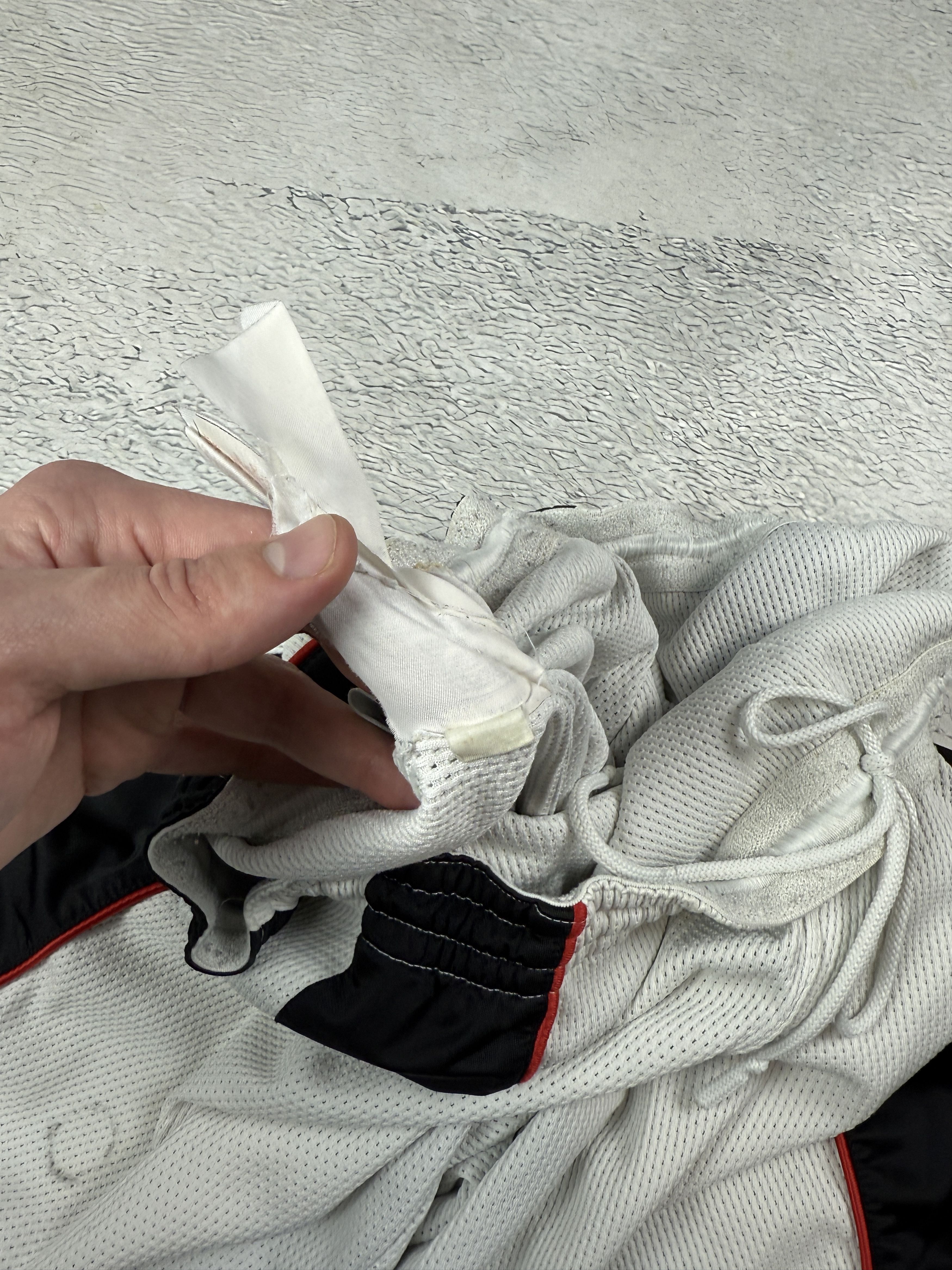 Nike Vintage Nike Basketball Shorts Baggy Streetwear NBA Size US 34 / EU 50 - 7 Thumbnail