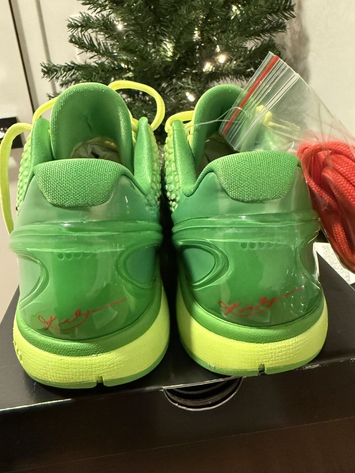 Nike Kobe IV Grinch Size US 10.5 / EU 43-44 - 5 Thumbnail