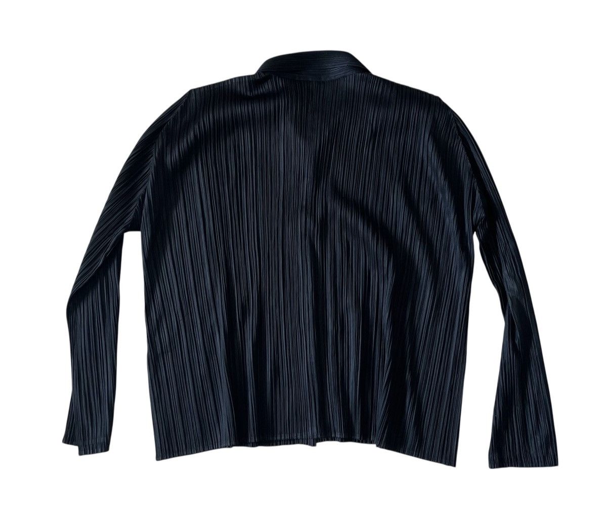 Pleats Please Issey Miyake TAX FREE 🇺🇸 issey miyake pleats please black boxy shirt Size S / US 4 / IT 40 - 6 Thumbnail