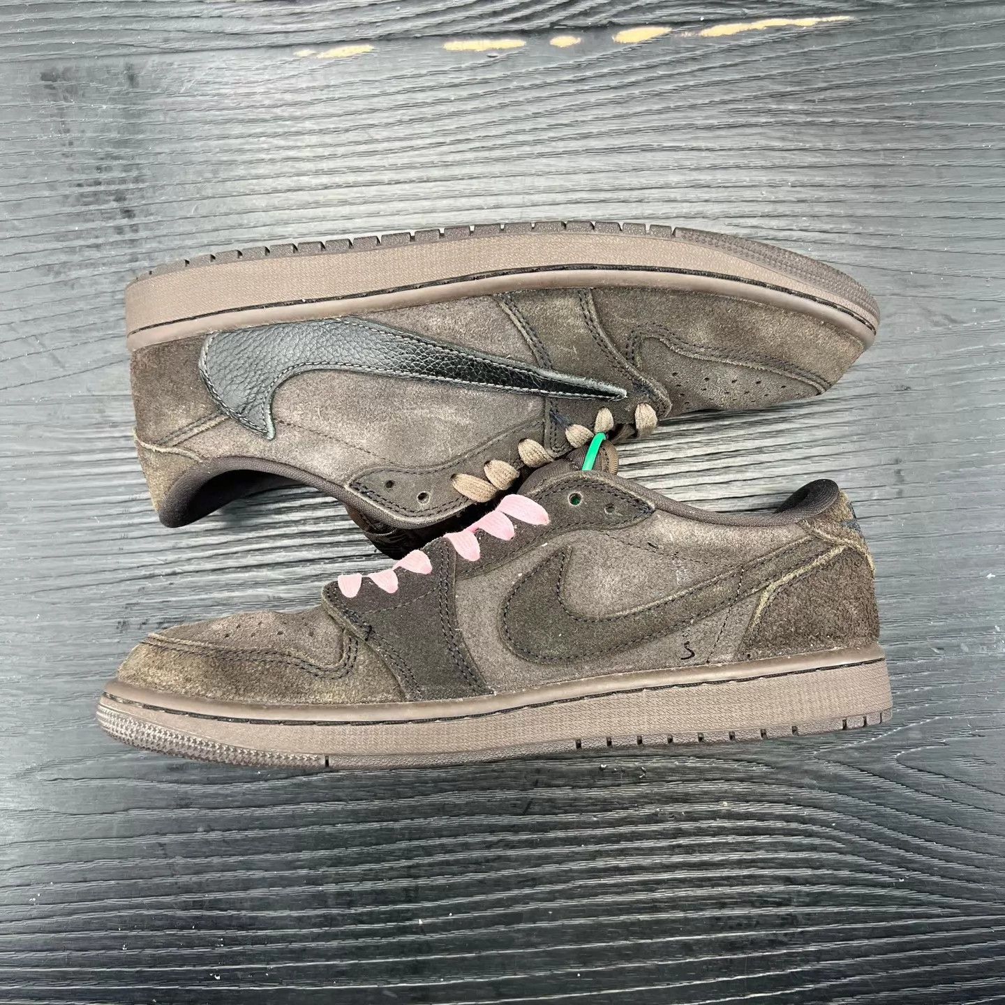 Travis Scott Travis Scott x AJ1 Low Velvet Barbed Hook 42 Size US 9 / EU 42 - 4 Thumbnail