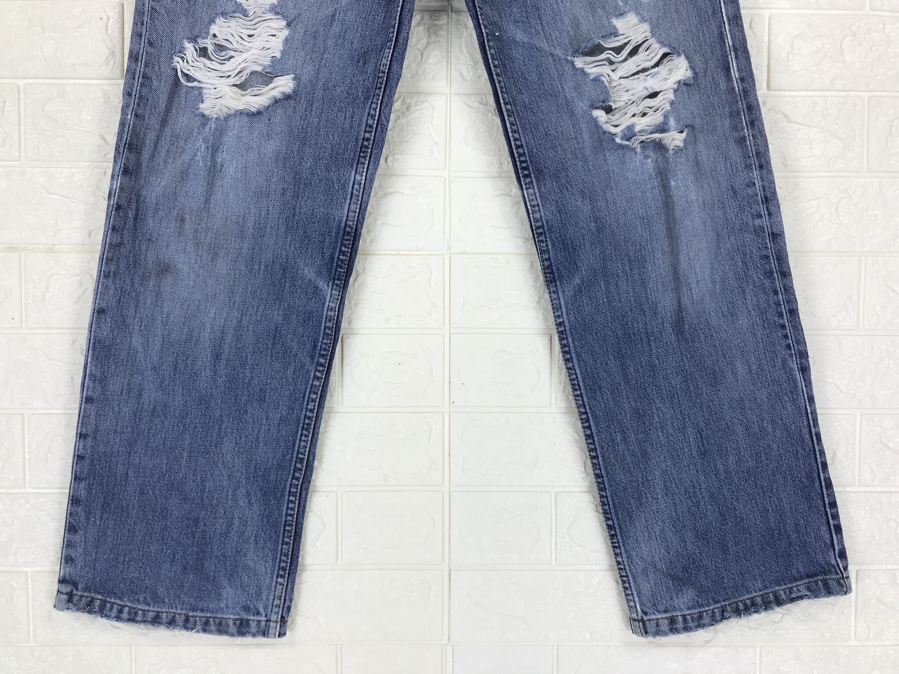 Levi's Vintage Levi's 505 Faded Blue Jeans Distressed Denim Size US 30 / EU 46 - 4 Thumbnail