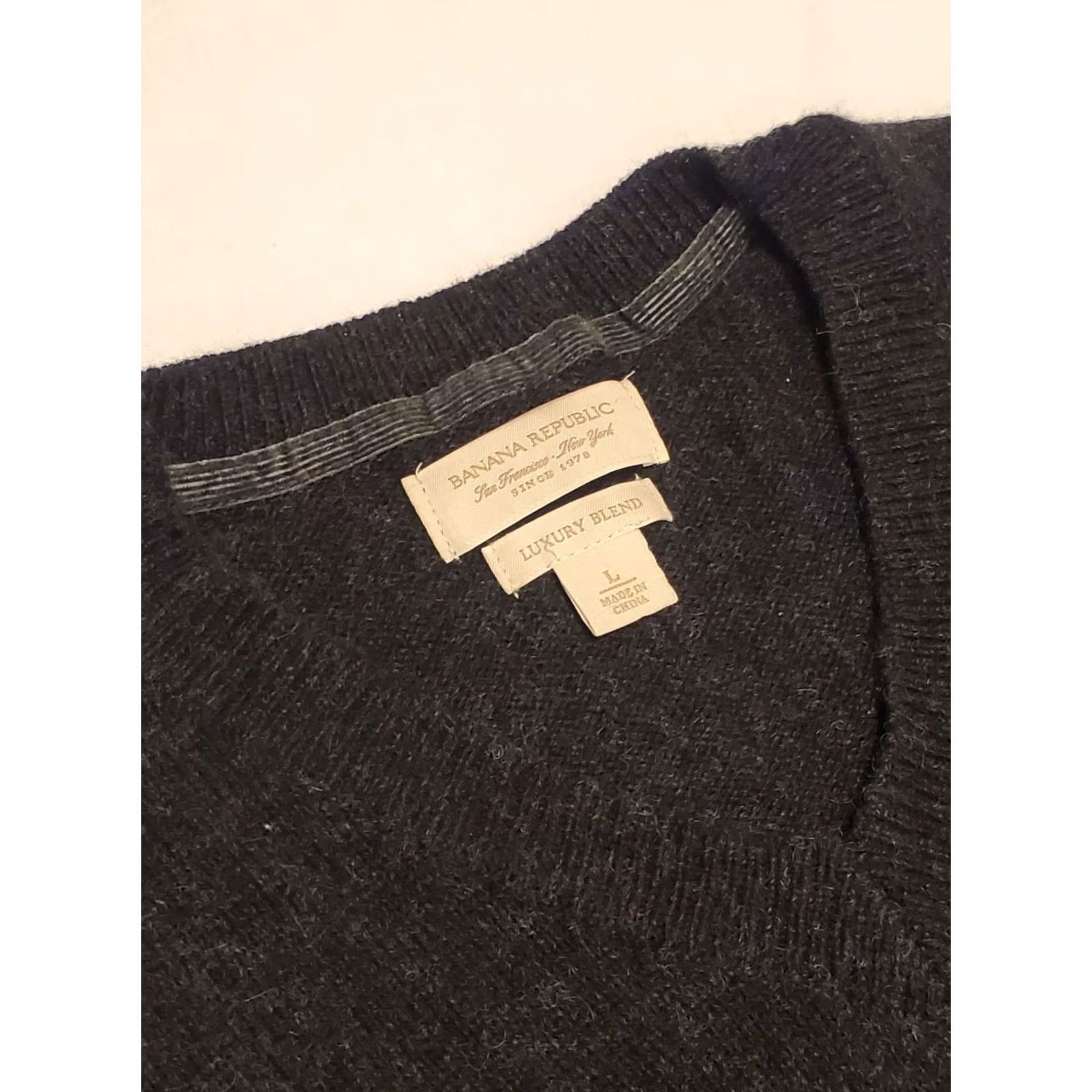 Banana Republic Banana Republic Vest Mens L Dark Gray Angora Cashmere Cotton Knit V-Neck Sleeveless Regular Fit Wool Blend Luxury Size US L / EU 52-54 / 3 - 3 Thumbnail