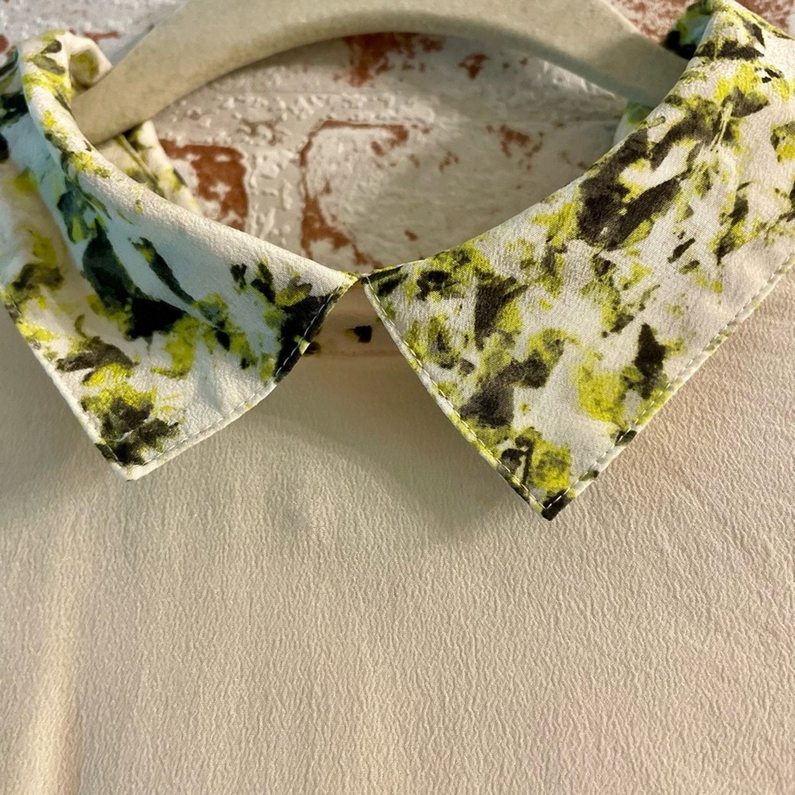 Club Monaco Club Monaco White Silk Blouse with Floral Accents Size S / US 4 / IT 40 - 9 Thumbnail