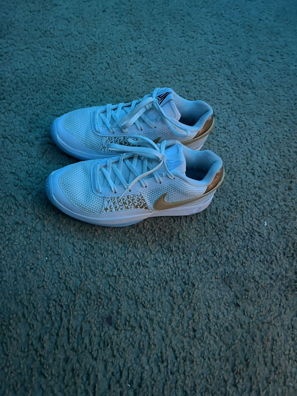 Nike Nike Men's Basketball Shoe Ja 1 Color: White/Metallic Gold Size US 10 / EU 43 - 2 Thumbnail