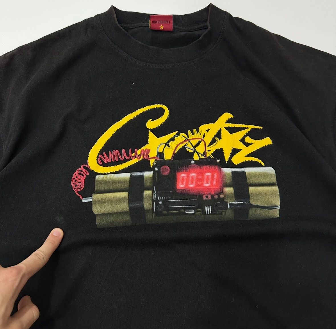Corteiz T-shirt Corteiz bomb times up bitch tee Size US L / EU 52-54 / 3 - 3 Thumbnail