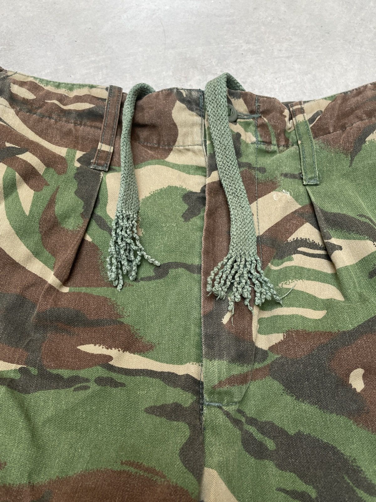 Vintage Vintage British Military Camo Cargo Pants DCTA Wide size 32 Size US 32 / EU 48 - 10 Thumbnail