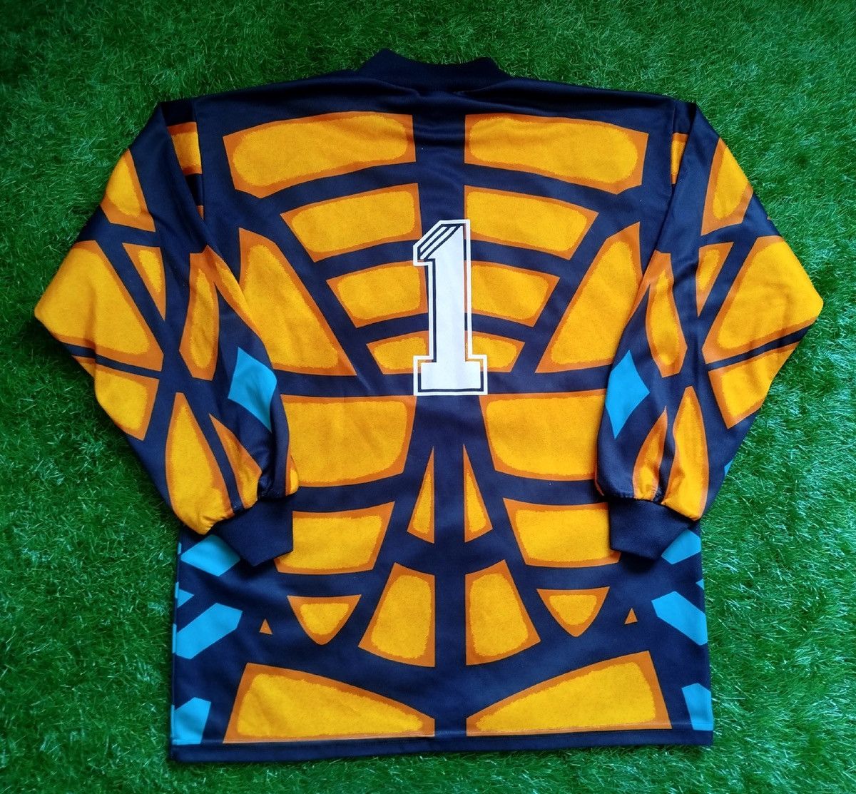 Adidas Adidas 1995/1996 vintage football goalkeeper template shirt Size US S / EU 44-46 / 1 - 2 Thumbnail