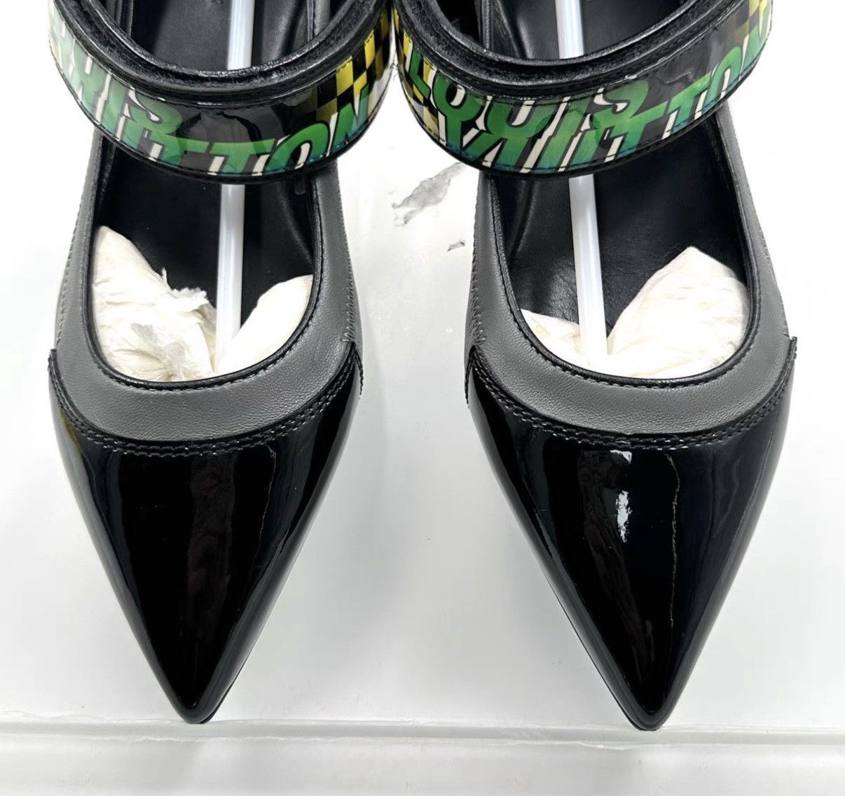 Louis Vuitton Louis Vuitton Velcro Pointed Toe Patent Leather Flats K12 Size US 5 / IT 35 - 6 Thumbnail