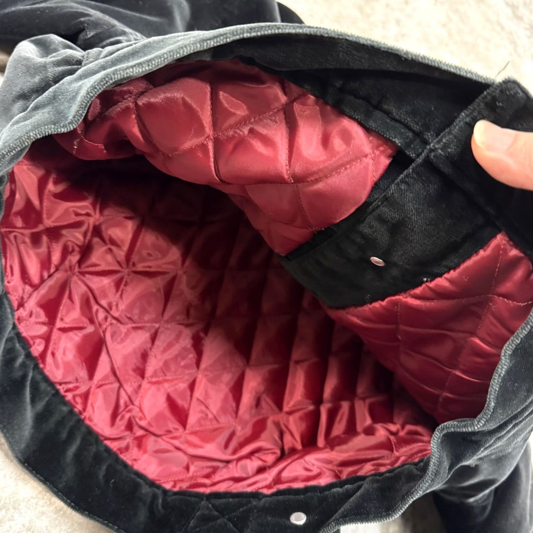 Gap VINTAGE Gap Jacket Womens Small Black Velvet Quilted Lined Cropped Trucker 90s Size S / US 4 / IT 40 - 5 Thumbnail