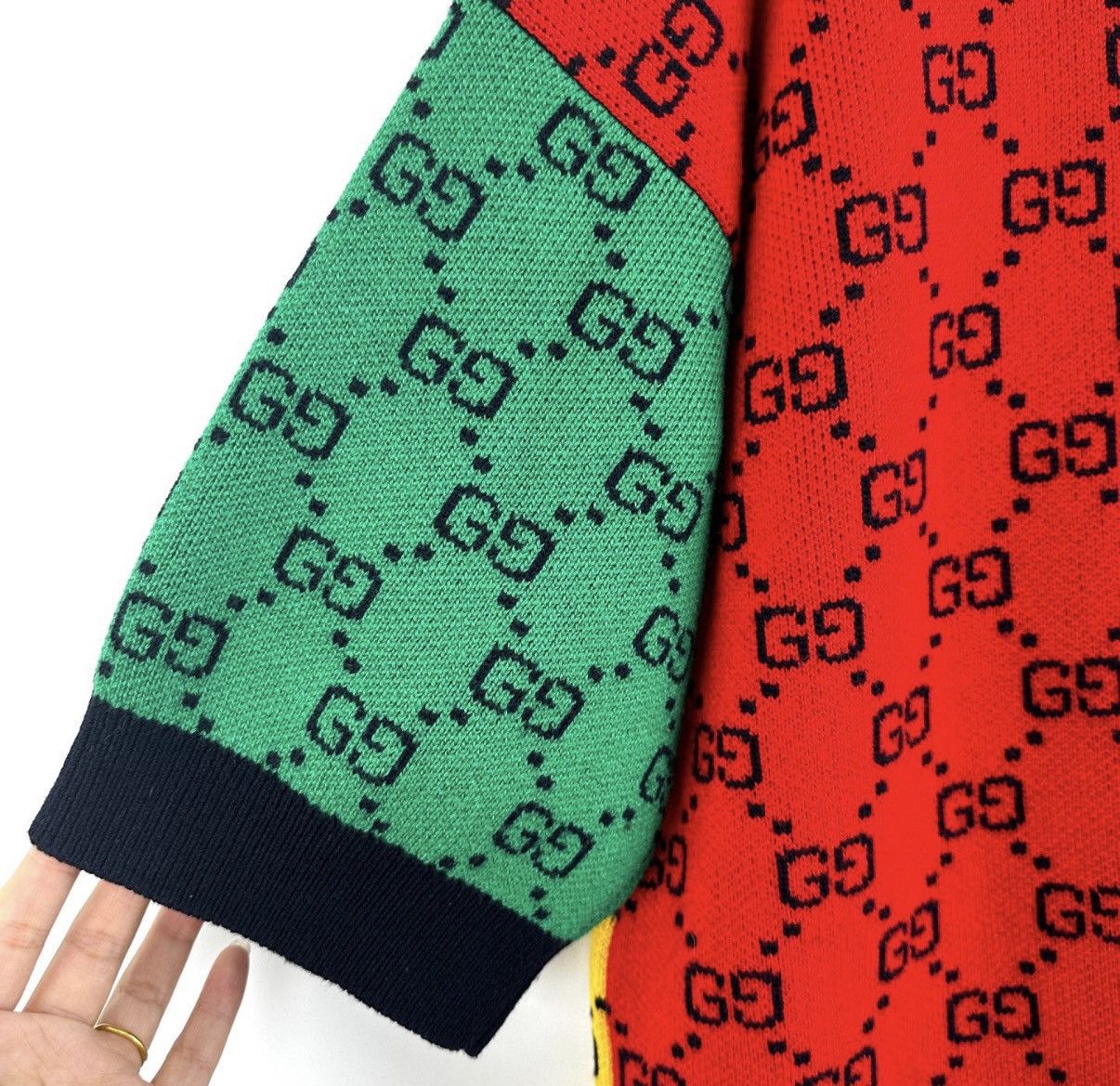 Gucci GUCCI / Women's Contrast GG Print Short Sleeve Knit Top K12 Size US M / EU 48-50 / 2 - 6 Thumbnail