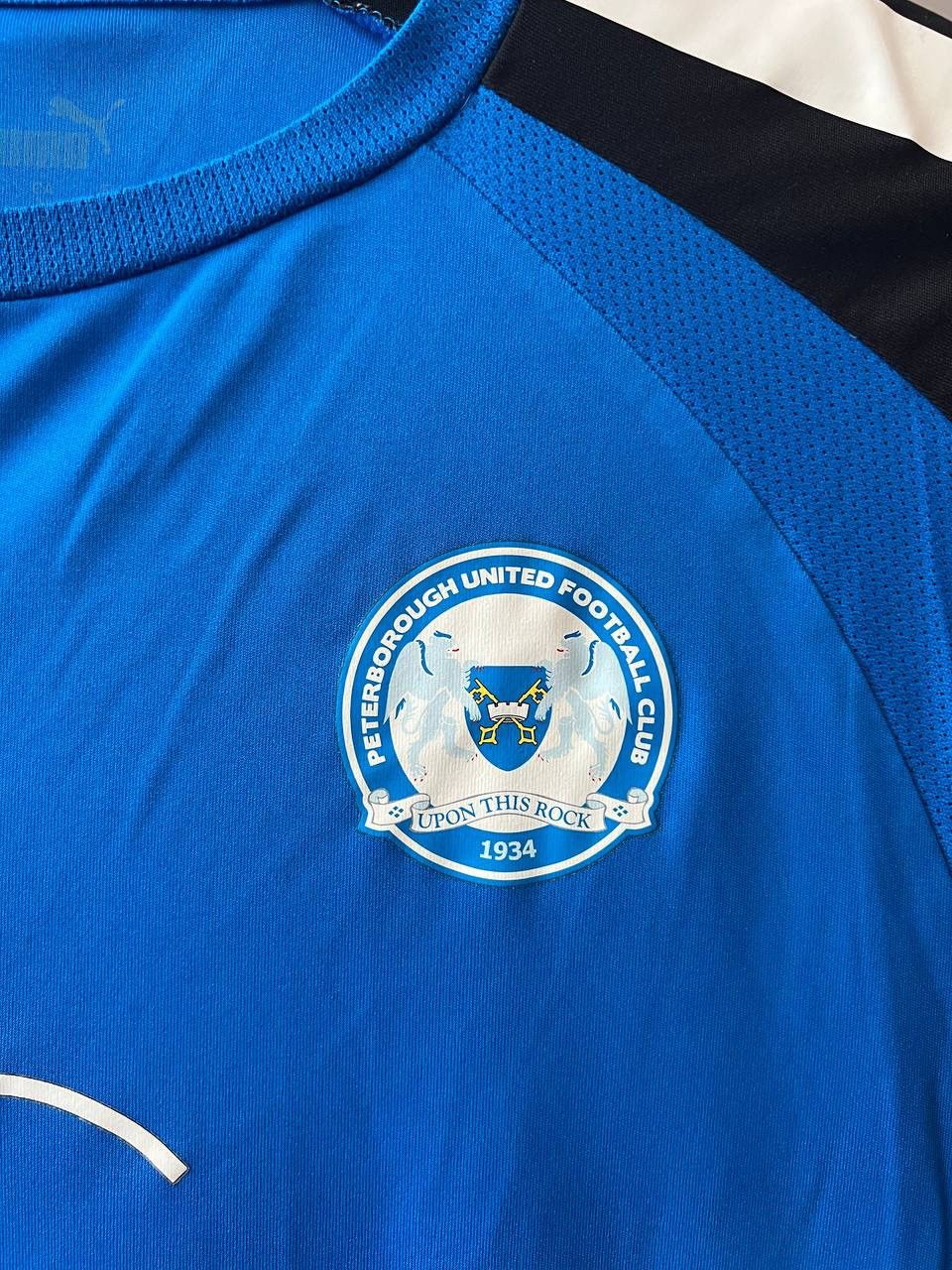 Puma 2020/21 PETERBOROUGH UNITED TRAINING SOCCER JERSEY SHIRT M Size US M / EU 48-50 / 2 - 8 Thumbnail