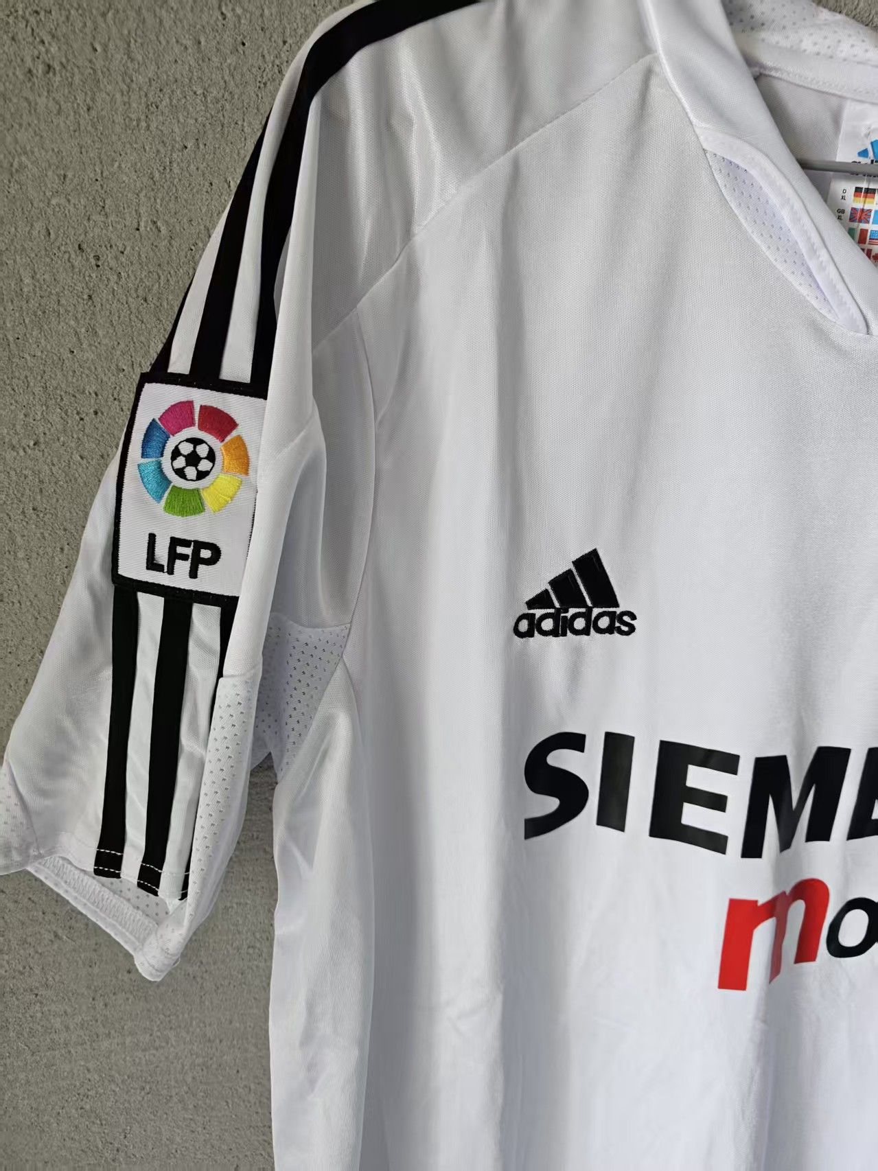 Other 2005 Real Madrid 9 Ronaldo Jersey Size US L / EU 52-54 / 3 - 3 Thumbnail