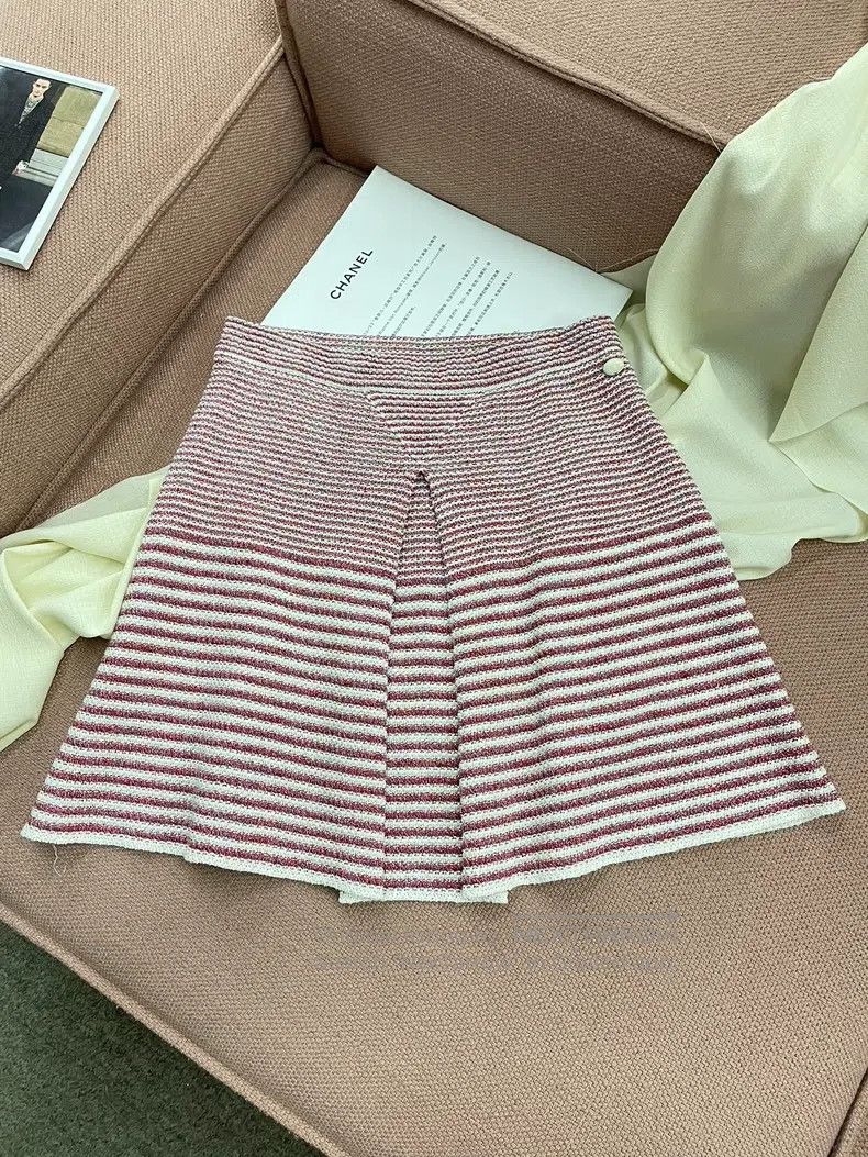 Chanel Chanel Red striped knitted skirt and short skirt Size 26" / US 2 / IT 38 - 1 Thumbnail