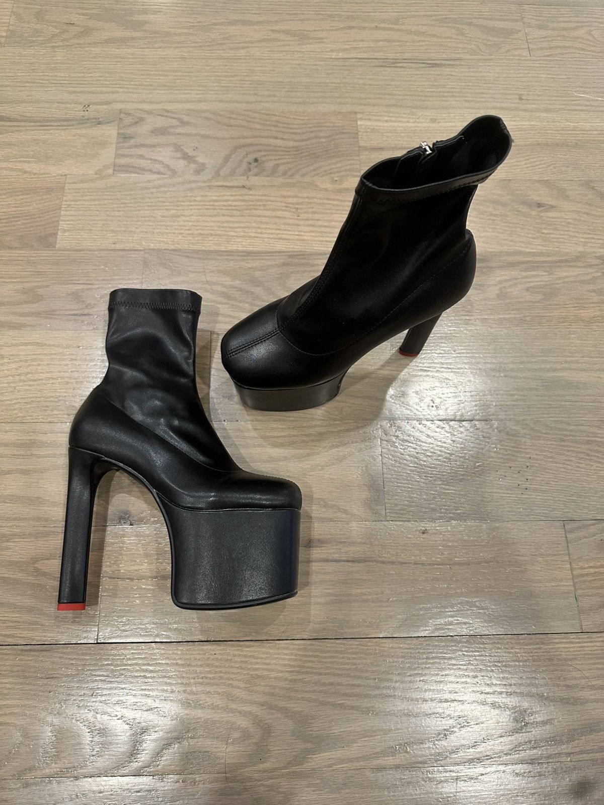 Other LAMODA BOOTIE HEART HEEL Size US 5 / IT 35 - 3 Thumbnail