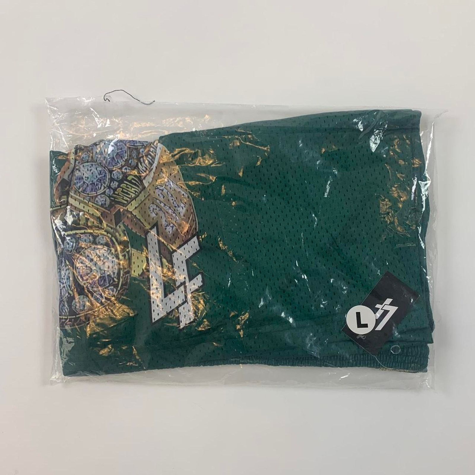 Other Lost Files Milwaukee Bucks Shorts Size US 36 / EU 52 - 2 Thumbnail