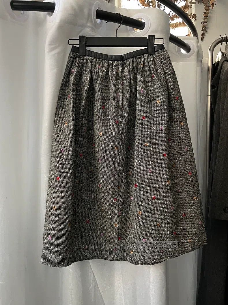 Comme Des Garcons size M Embroidered woolen skirt half ski