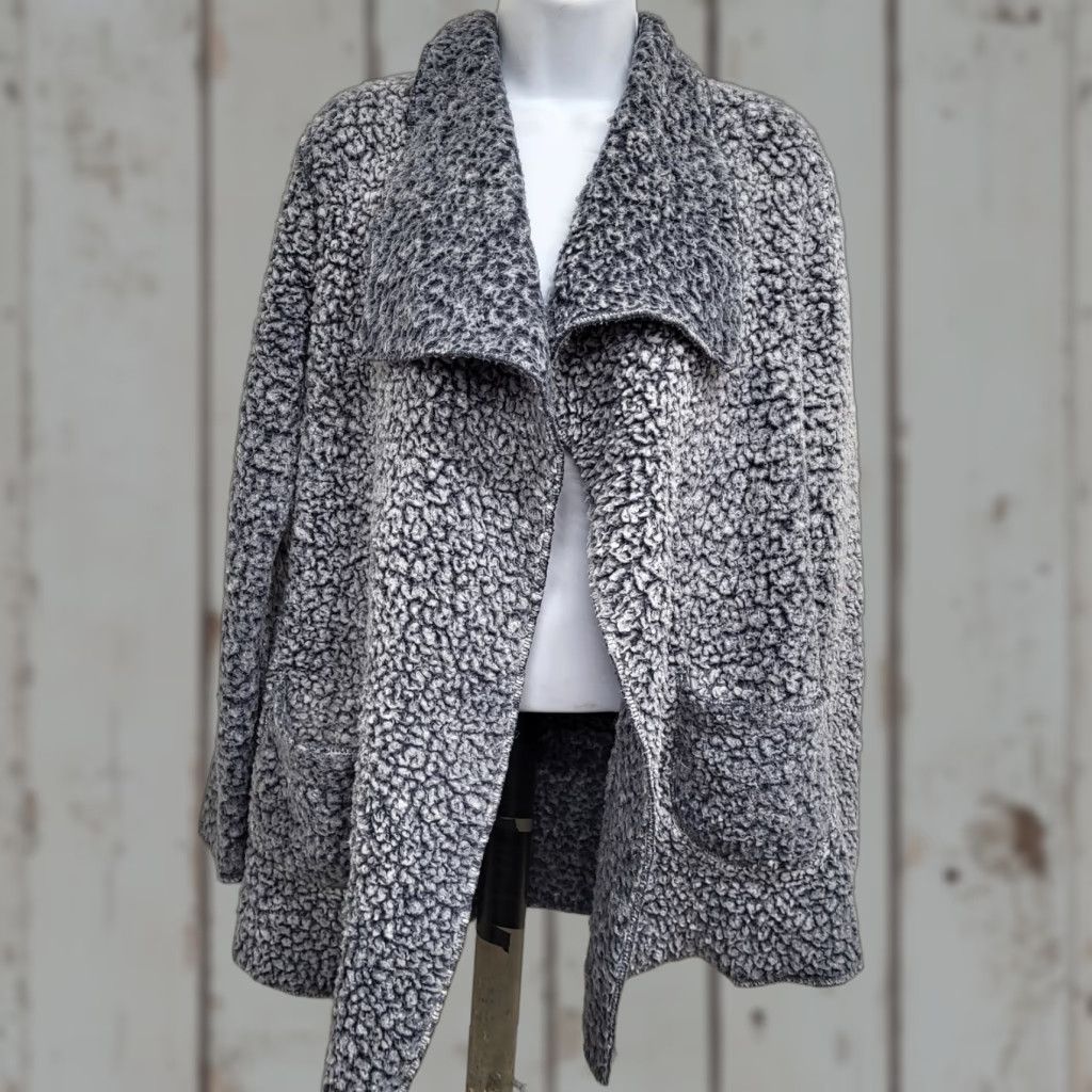 Vintage Secret Treasures Cardigan Women’s Size M Gray & White Sherpa Pocket Sweater Jacket Seasonal Winter Fall Spring Size M / US 6-8 / IT 42-44 - 1 Thumbnail