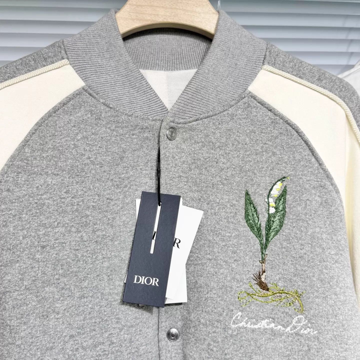 Dior DIOR 25 Gray XS Pilot Lily of the Valley Embroidery Near New Size US XS / EU 42 / 0 - 3 Thumbnail