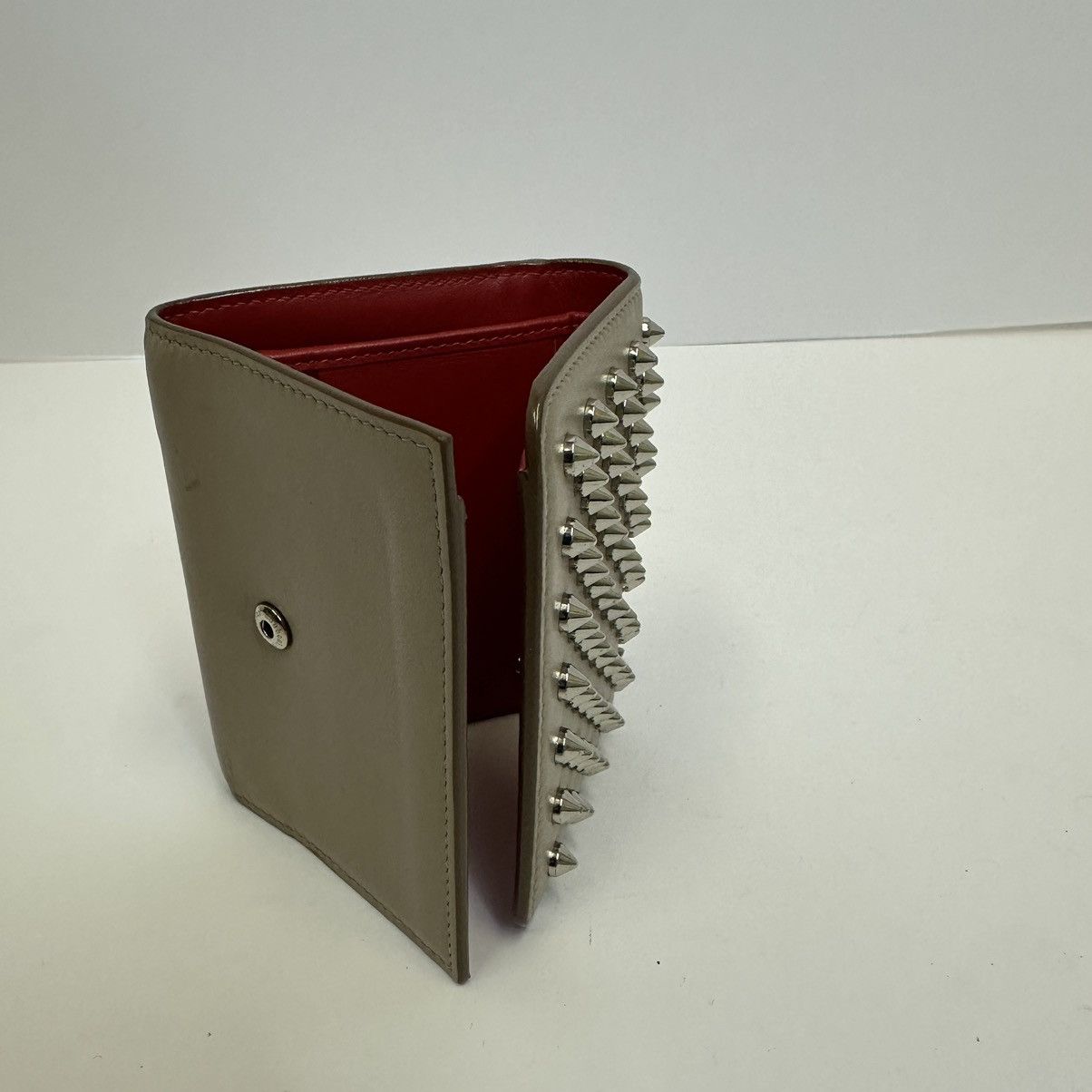 Christian Louboutin Christian Louboutin Spiked Leather Wallet Beige w Red Size ONE SIZE - 6 Thumbnail