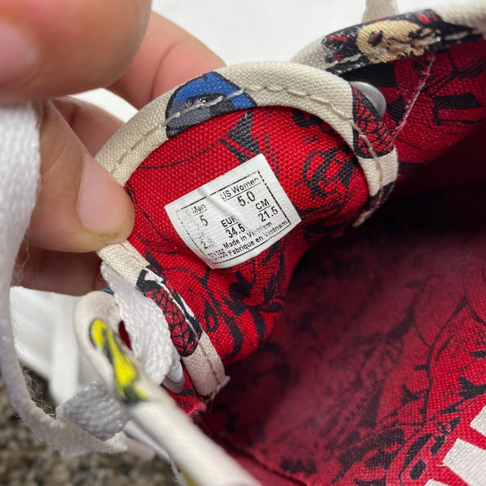 Vans VANS Marvel Avengers Masks Faces Authentic Shoes Size 5 Size US 5 / IT 35 - 7 Thumbnail