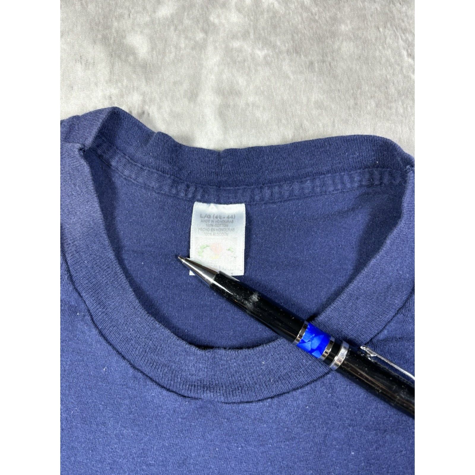 Fruit Of The Loom VINTAGE Fruit Of The Loom Blank Pocket T-Shirt L Men Blue Cotton Crew Neck Short Sleeve 90s USA Friends Twilight Free! Pockets Vintage Yes Size US L / EU 52-54 / 3 - 4 Thumbnail