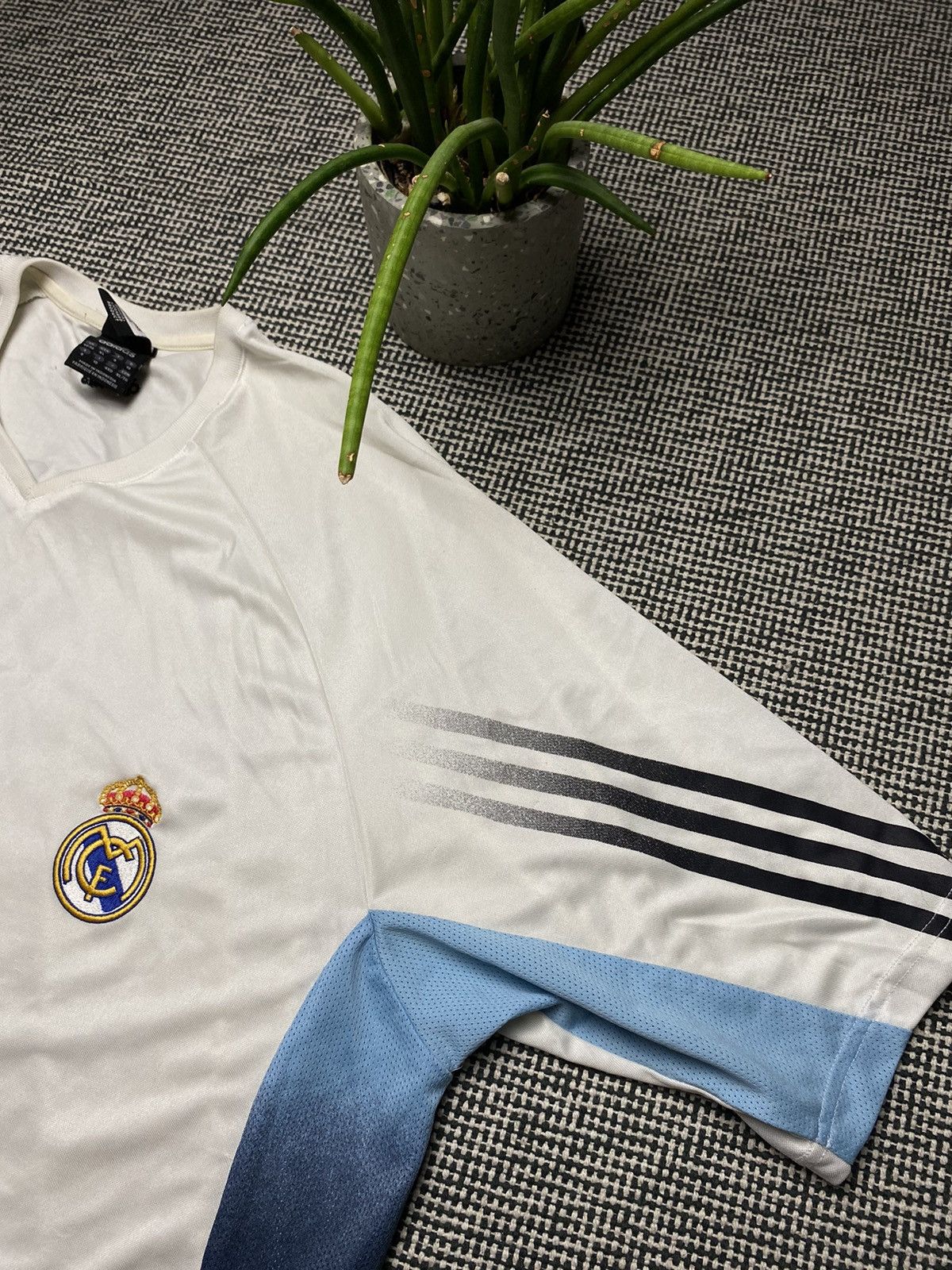 Vintage Real Madrid adidas 2003 vintage rare soccer jersey y2k Size US XL / EU 56 / 4 - 10 Thumbnail