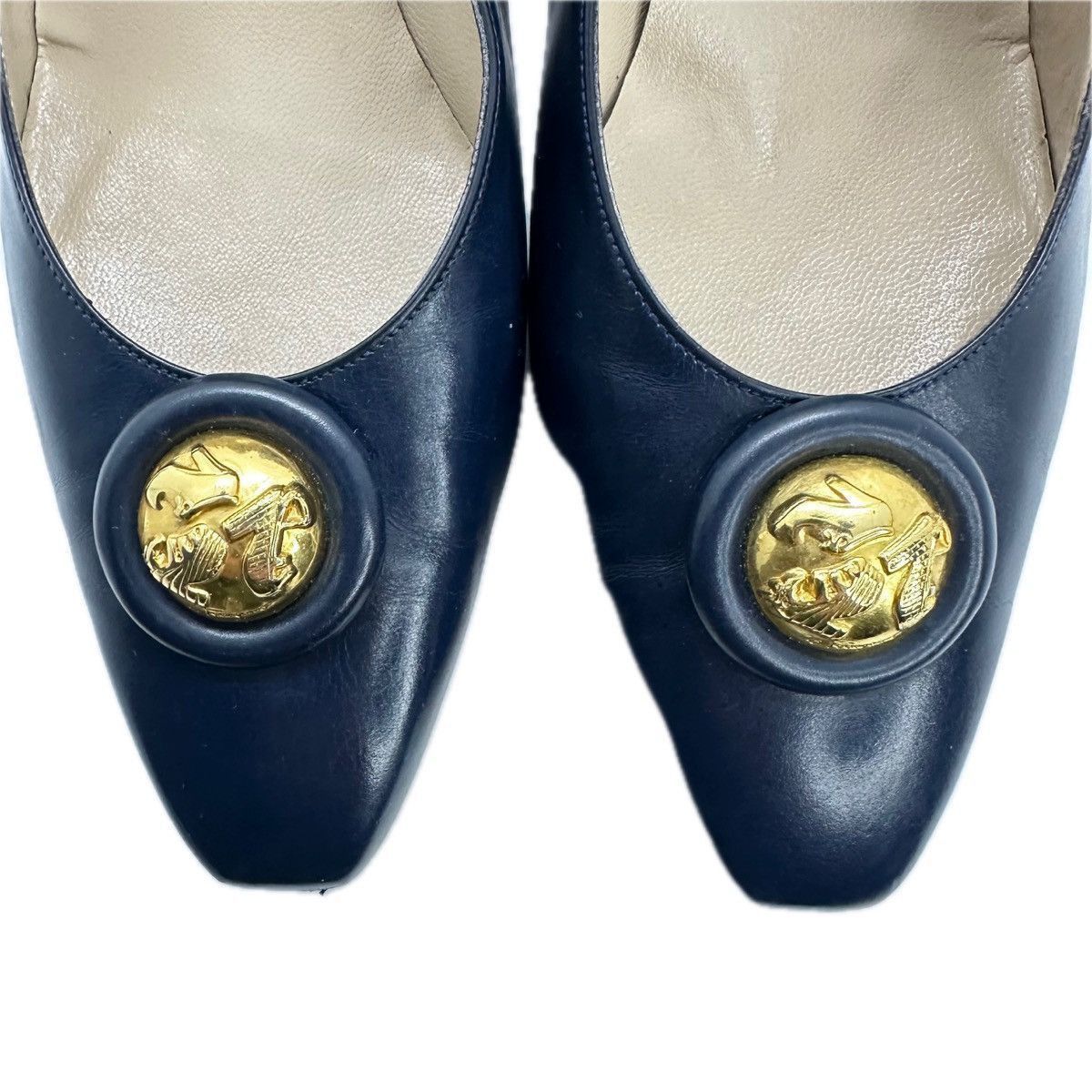 Salvatore Ferragamo Vintage Salvatore Ferragamo Sz 8.5AA Navy Leather Pumps Size US 8.5 / IT 38.5 - 4 Thumbnail