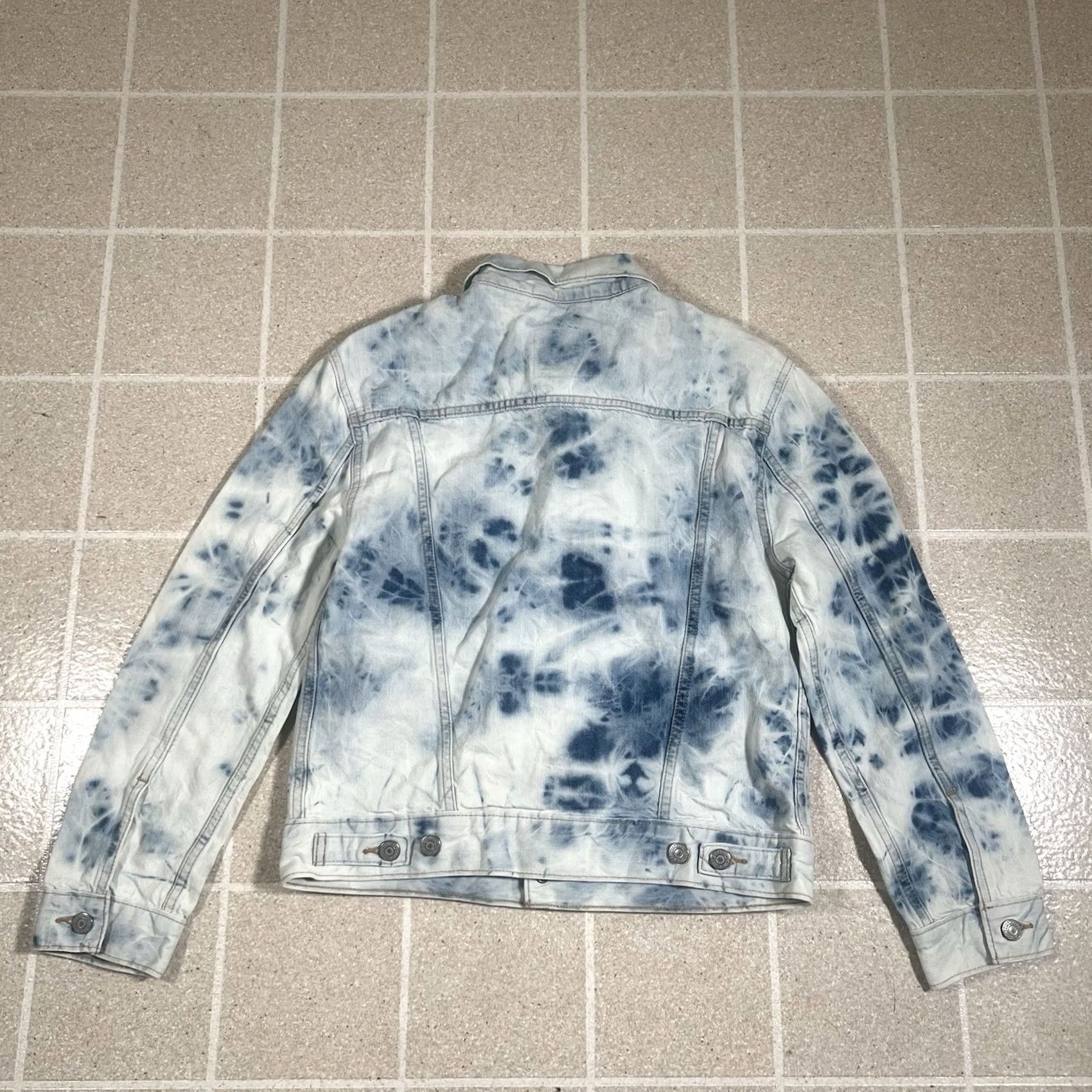 Levi's VINTAGE Levi's Ex Boyfriend Trucker DENIM JACKET Women XS Tie Dye Bleach Acid Wash Blue Denim Jacket Womens XS Ter? Size 26" / US 2 / IT 38 - 3 Thumbnail