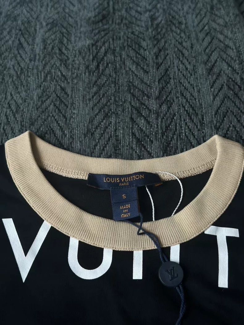 Louis Vuitton Louis Vuitton Black neckline printed short sleeves Size US S / EU 44-46 / 1 - 3 Thumbnail