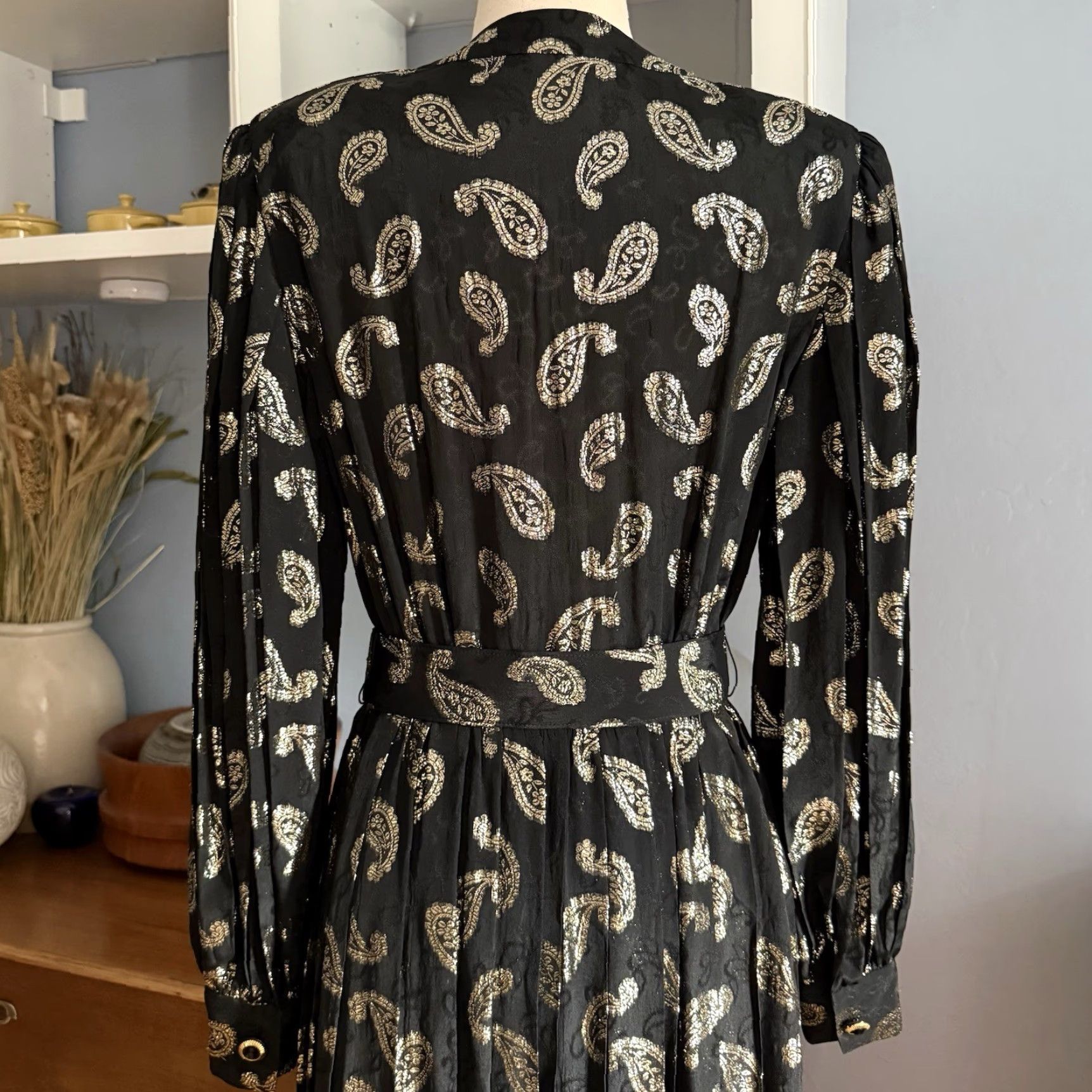 Vintage VINTAGE Adele Simpson Black Gold Paisley Button Midi Dress Pleated M Shirt Dress 70s Womens, Adult Medium Size M / US 6-8 / IT 42-44 - 6 Thumbnail
