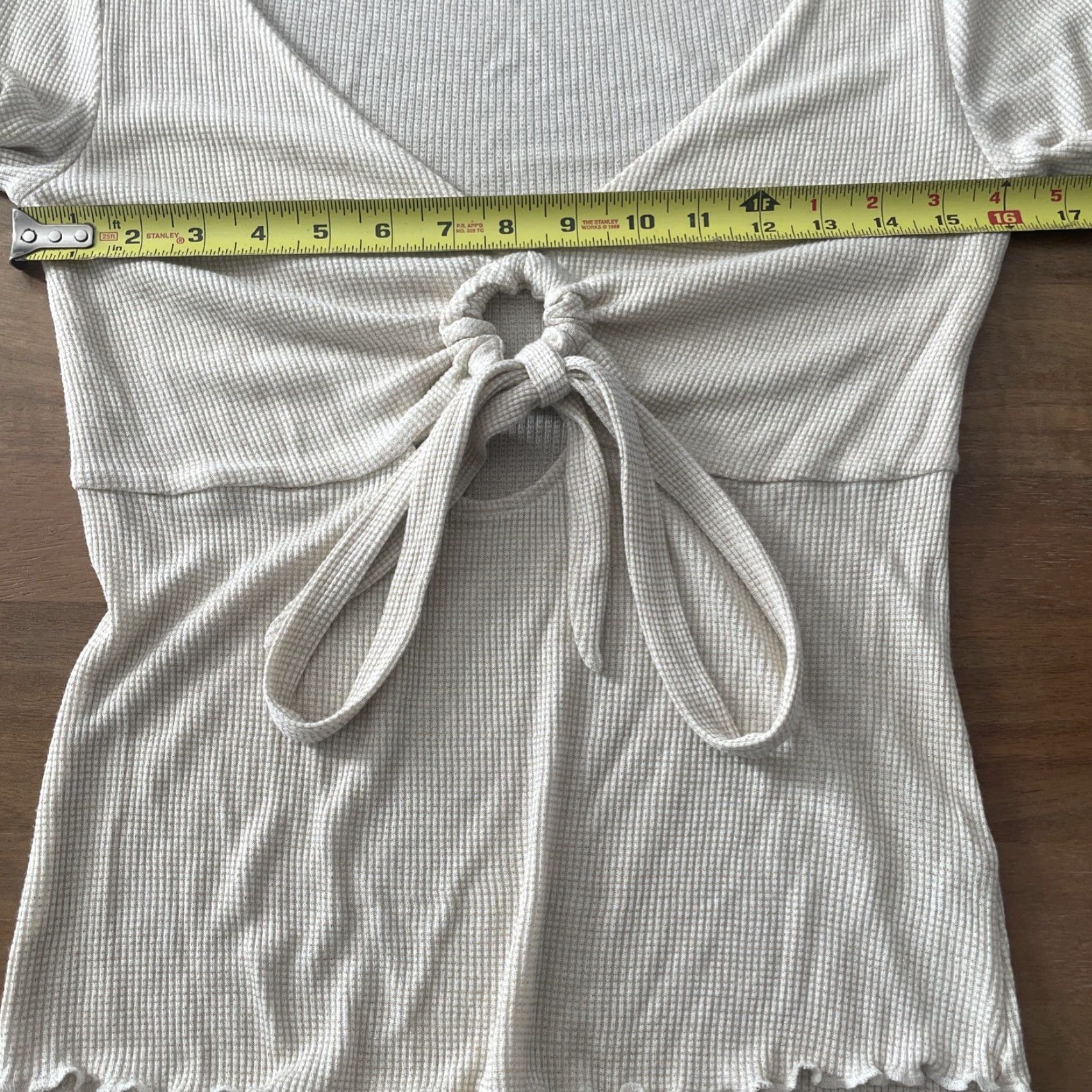 Free People Free People Blouse Shirt Women’s Small White/Gold Keyhole Front Tie V-Neck Raglan Sleeve Bohemian Casual Glitter Knit String Size S / US 4 / IT 40 - 7 Thumbnail