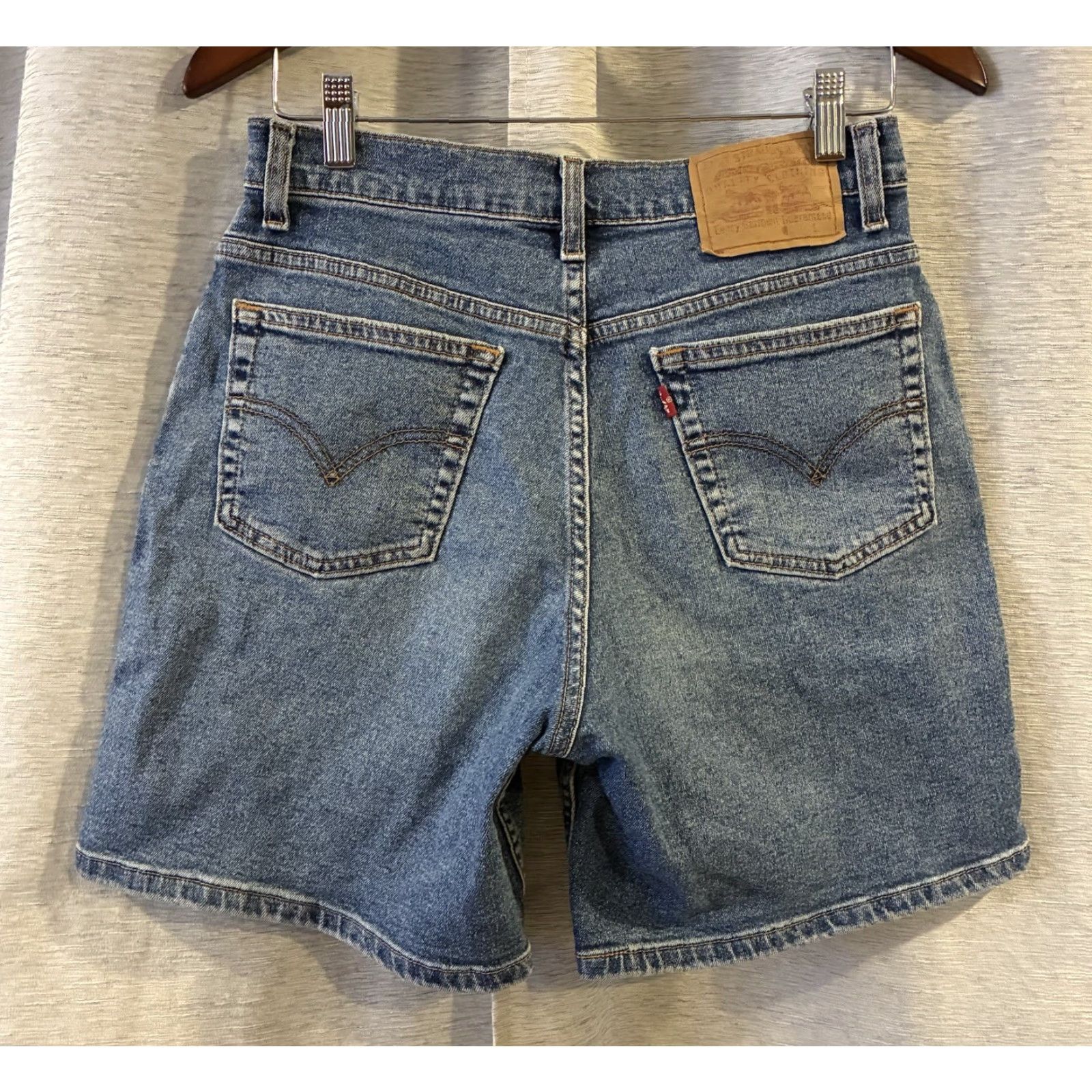 Levi's VINTAGE Levi's Bermuda Shorts Womens 6 High Rise 951 Denim Light Wash 90s Relaxed 27in Waist Blues Size 27" / US 4 / IT 40 - 3 Thumbnail